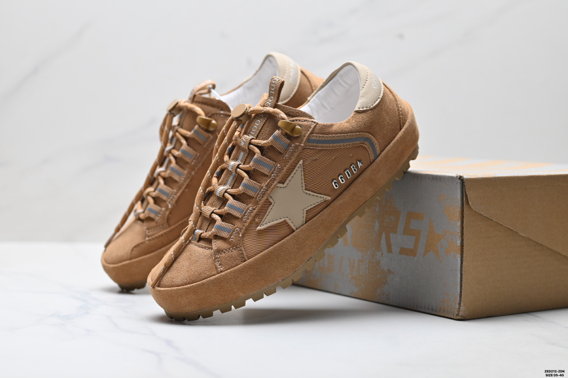 280 Golden Goose Super-Dolmias 牛皮麂皮绒面革 圆头厚底抽绳 星星图案 低帮 板鞋