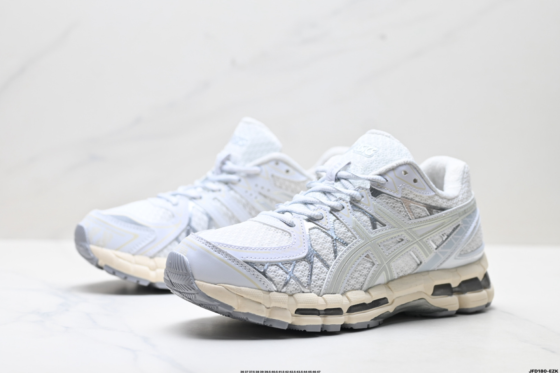 Asics Gel-Kayano 20 亚瑟士 舒适百搭耐磨支撑透气 低帮跑步鞋 1203A388-100 Asics Gel-Kayano 20 亚瑟士 舒适百搭耐磨支撑透气 低帮跑步鞋 1203A388-100