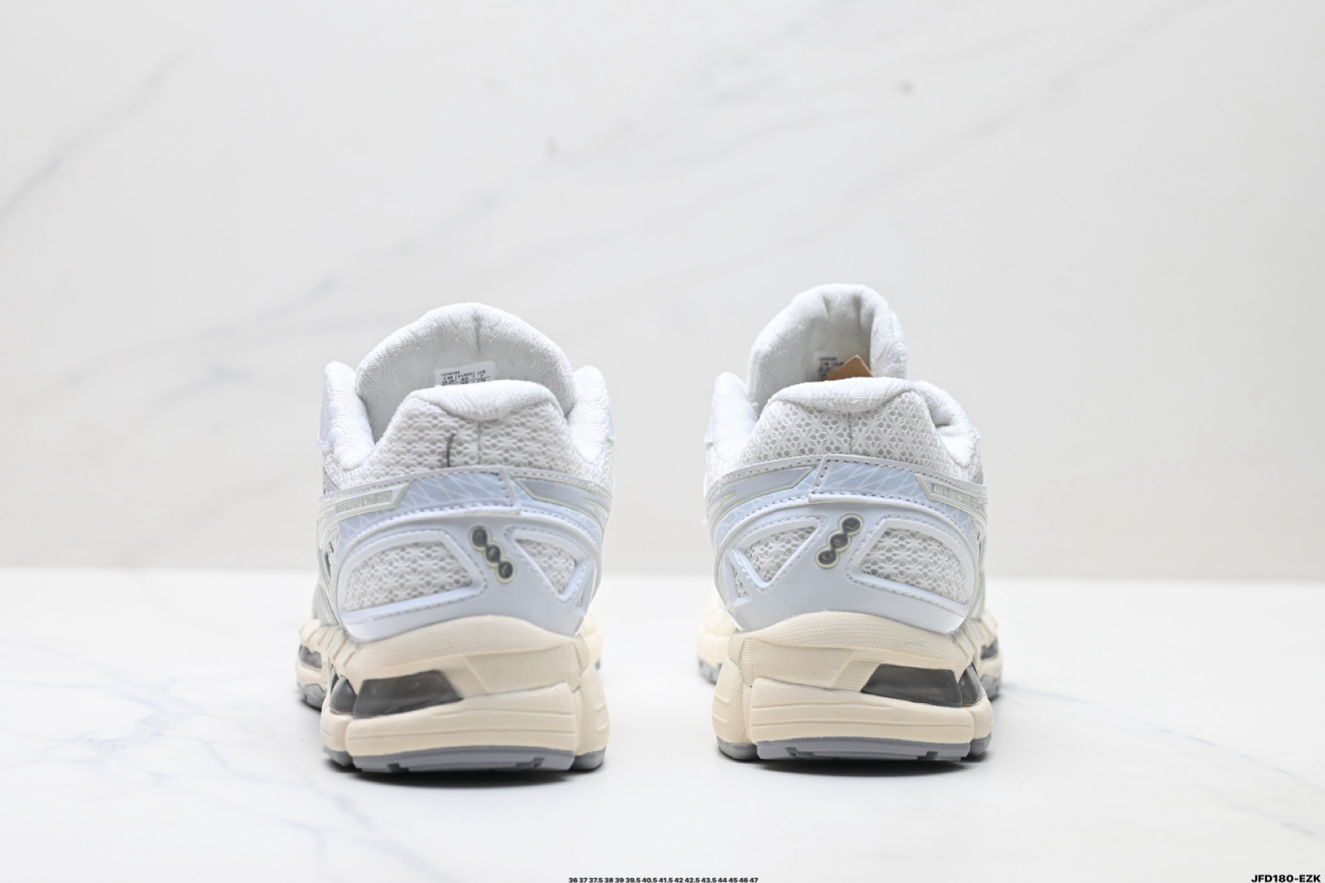 Asics Gel-Kayano 20 亚瑟士 舒适百搭耐磨支撑透气 低帮跑步鞋 1203A388-100 Asics Gel-Kayano 20 亚瑟士 舒适百搭耐磨支撑透气 低帮跑步鞋 1203A388-100