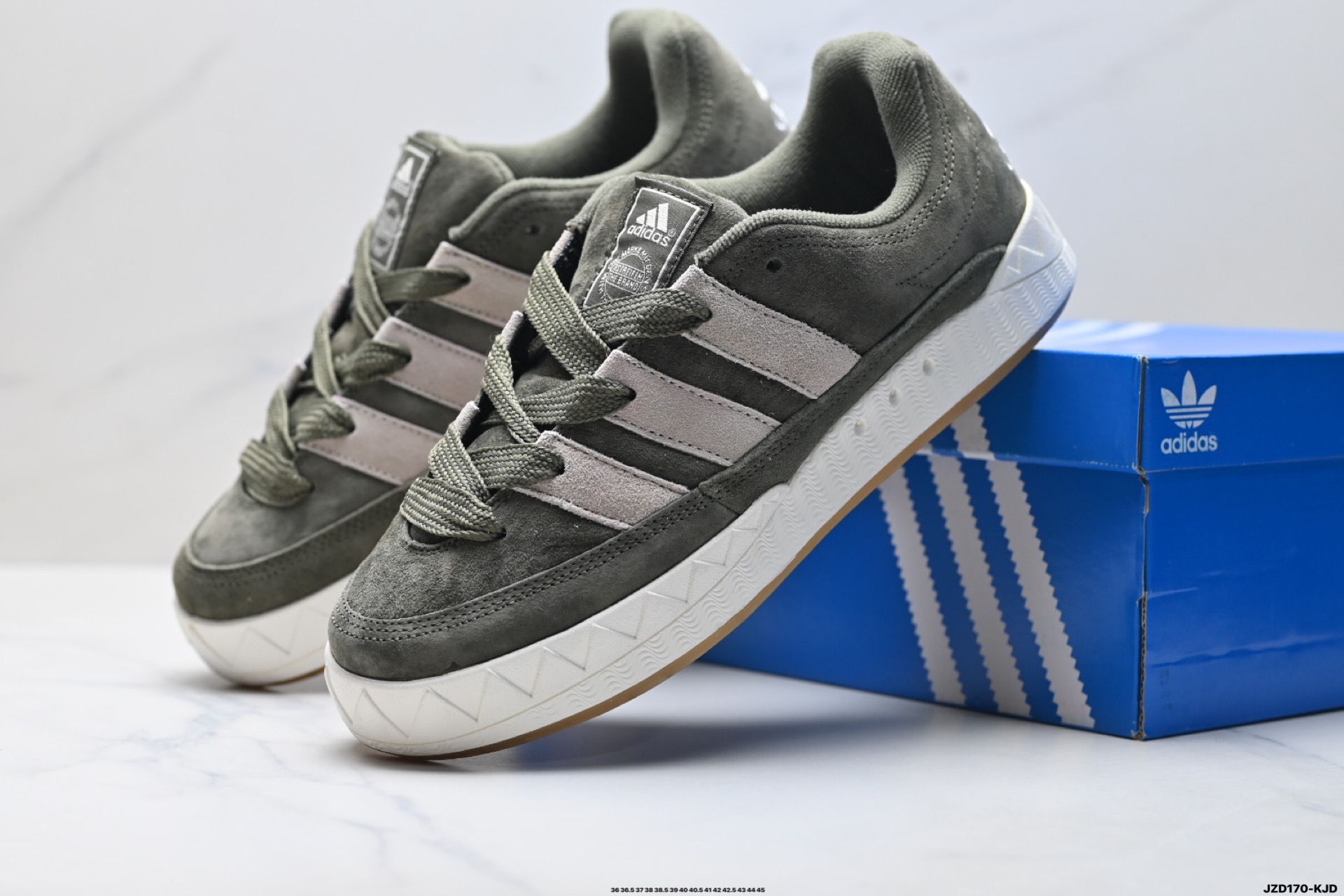 160 Adidas Adimatic Low 马蒂奇系列低帮 复古鲨鱼面包鞋运动休闲滑板板鞋 lG6022