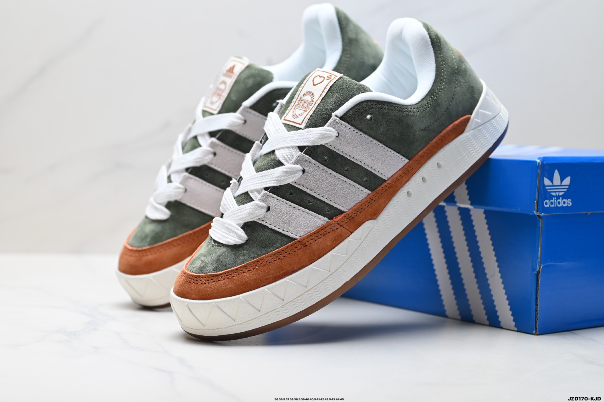 160 Adidas Adimatic Low 马蒂奇系列低帮 复古鲨鱼面包鞋运动休闲滑板板鞋 lG6022