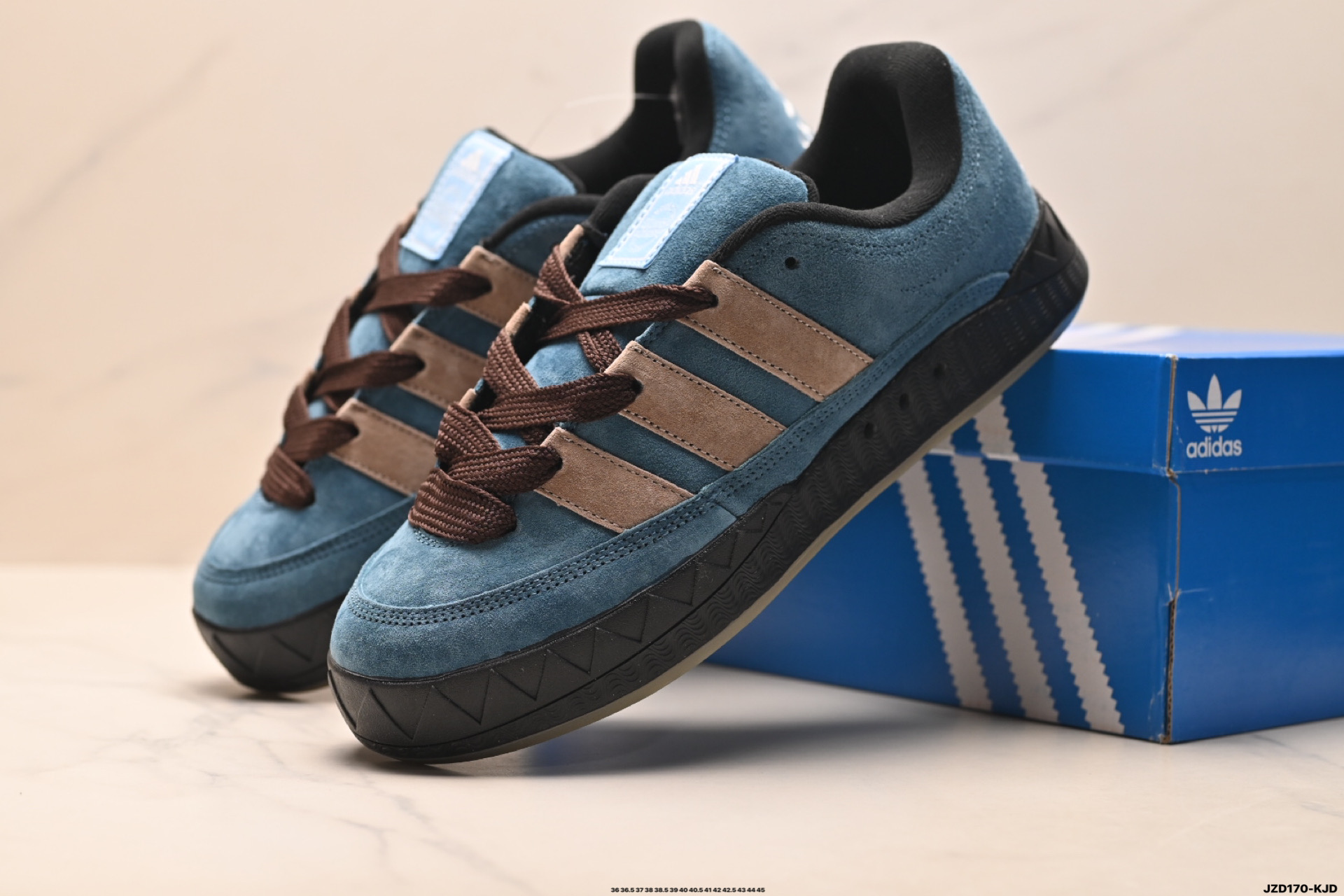 160 Adidas Adimatic Low 马蒂奇系列低帮 复古鲨鱼面包鞋运动休闲滑板板鞋 lG6022