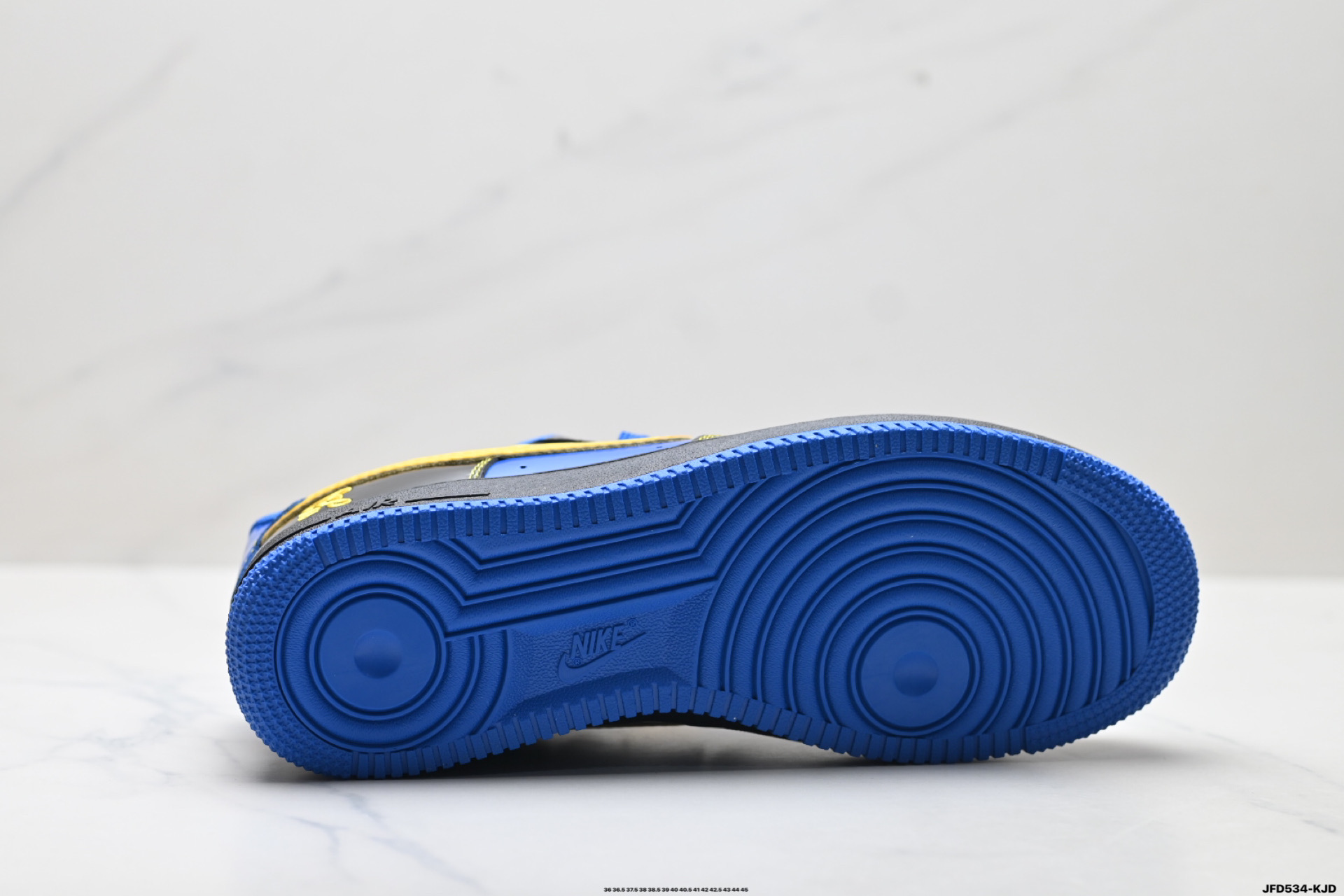 NIKE AIR FORCE 1‘07 IQ1402-010