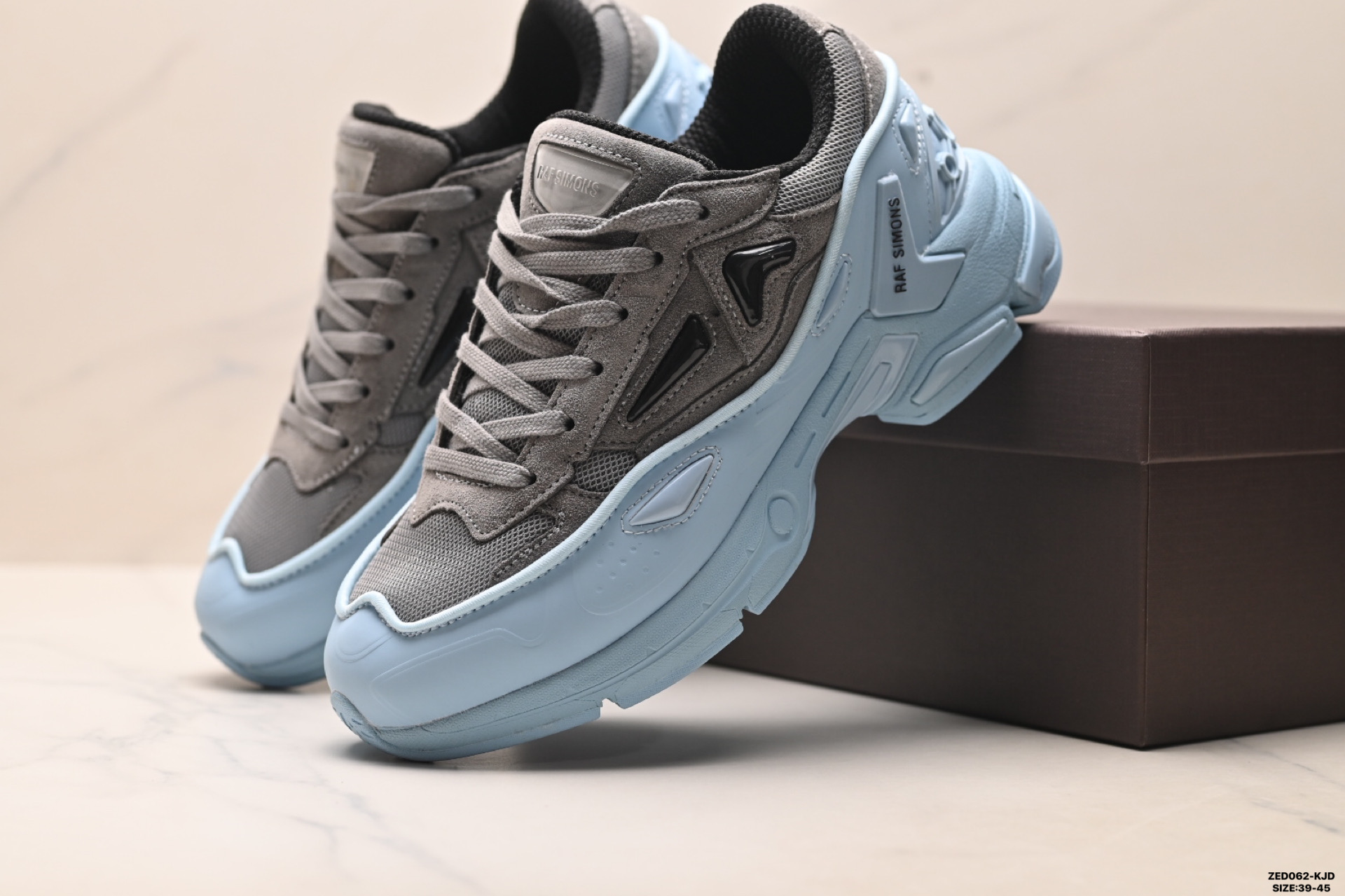 280 RAF SIMONS CYLON-21 潮流运动 织物皮革 圆头系带 低帮休闲鞋 HR830001S-358