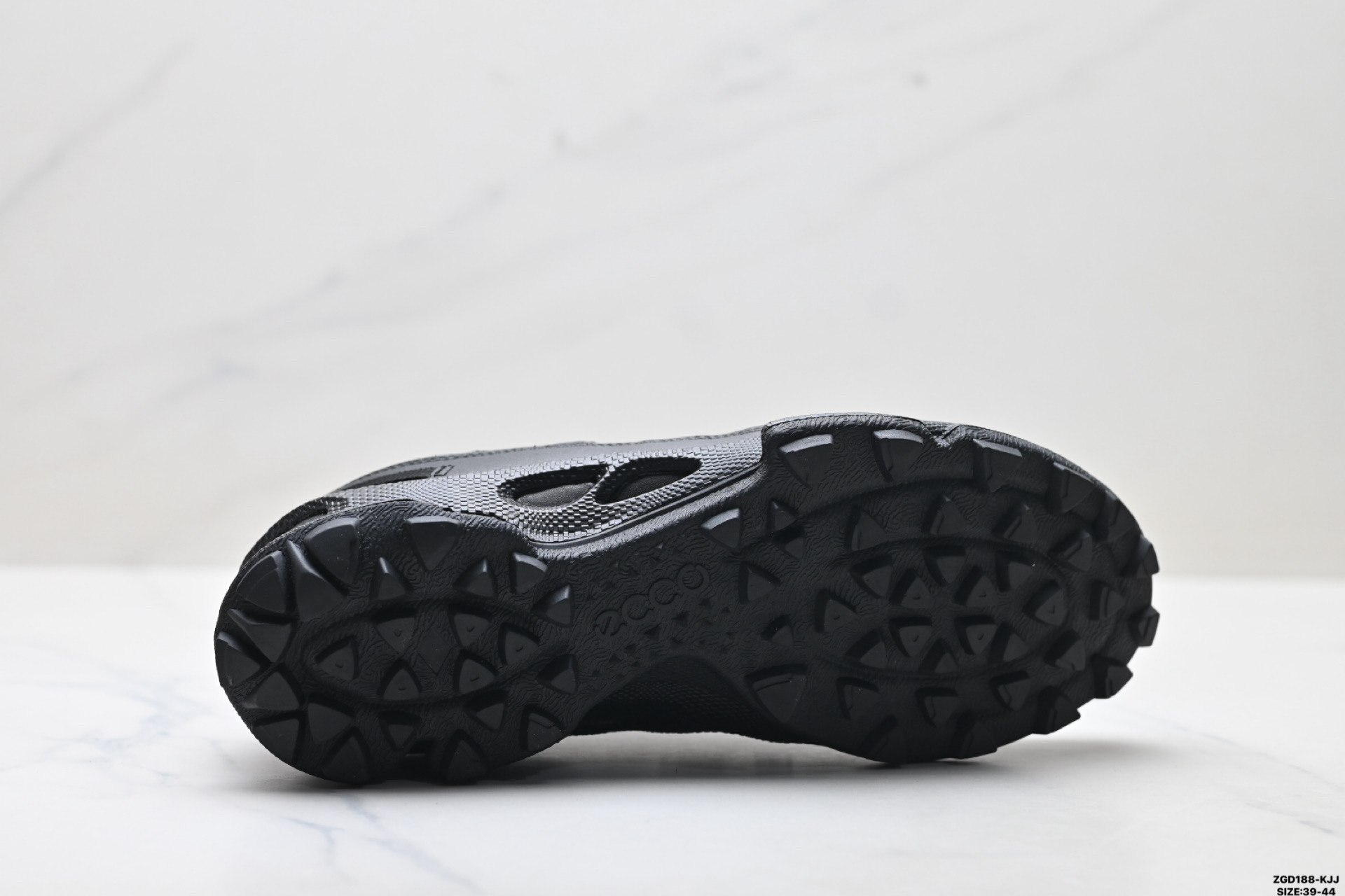 320 Ecco爱步 Biom C-Trail 健步C 舒适时尚 简约时尚 减震防滑 低帮休闲鞋 803324-510