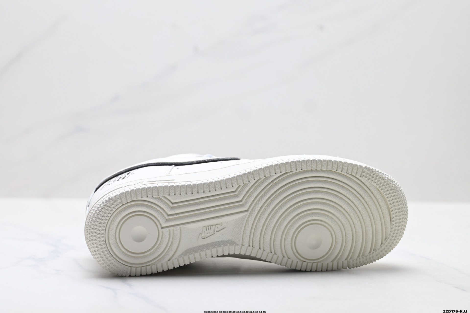 270 NIKE AIR FORCE 1‘07 LV8 MM5288-072