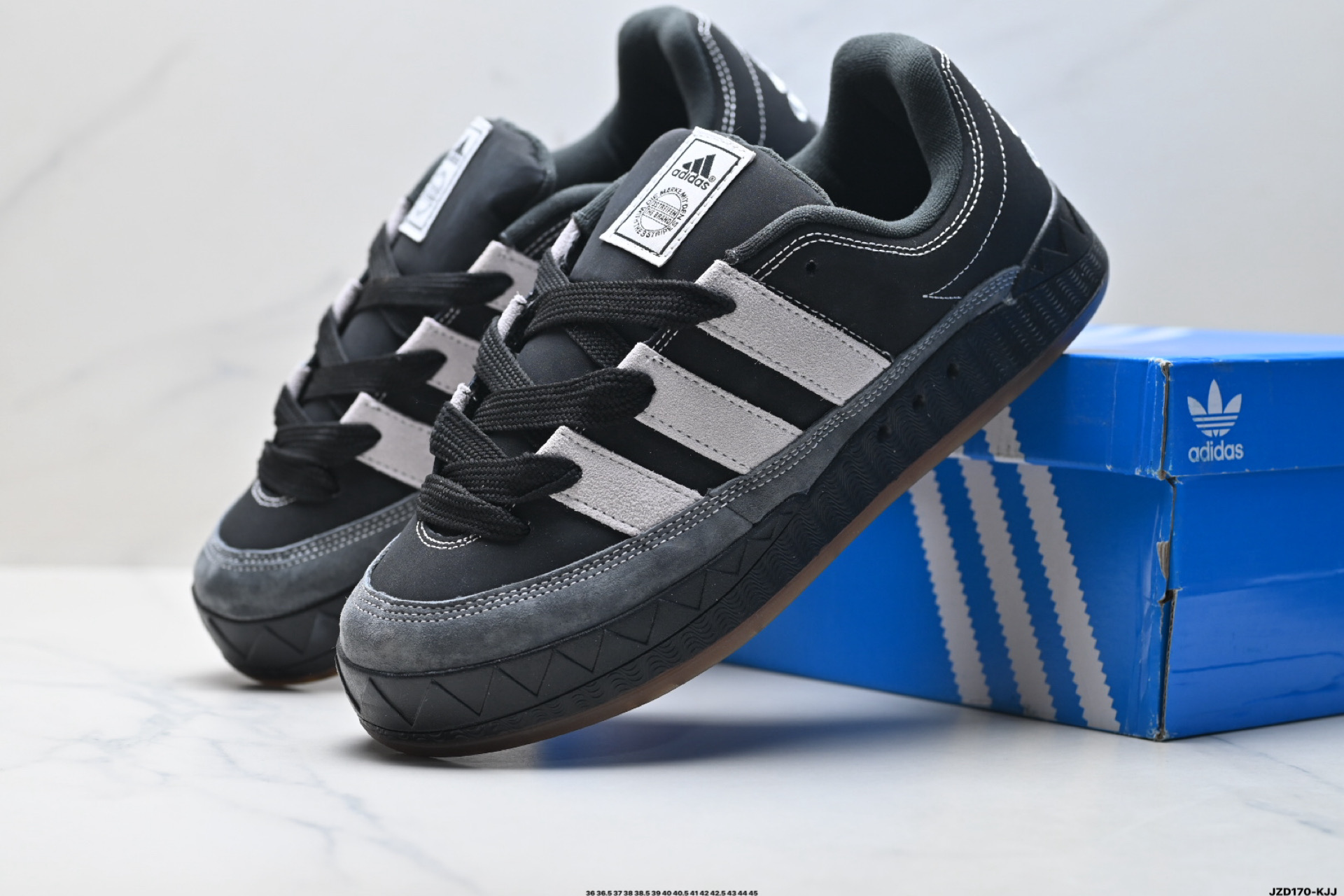 160 Adidas Adimatic Low 马蒂奇系列低帮 复古鲨鱼面包鞋运动休闲滑板板鞋 lD3936