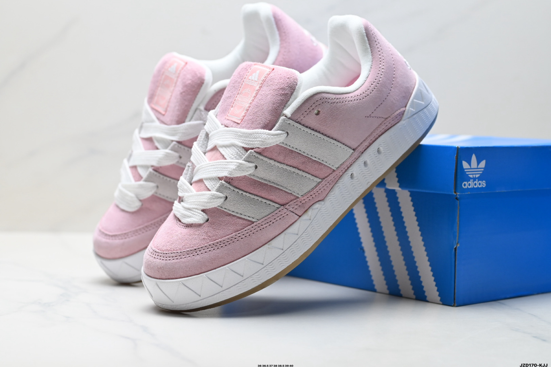 160 Adidas Adimatic Low 马蒂奇系列低帮 复古鲨鱼面包鞋运动休闲滑板板鞋 lD3936