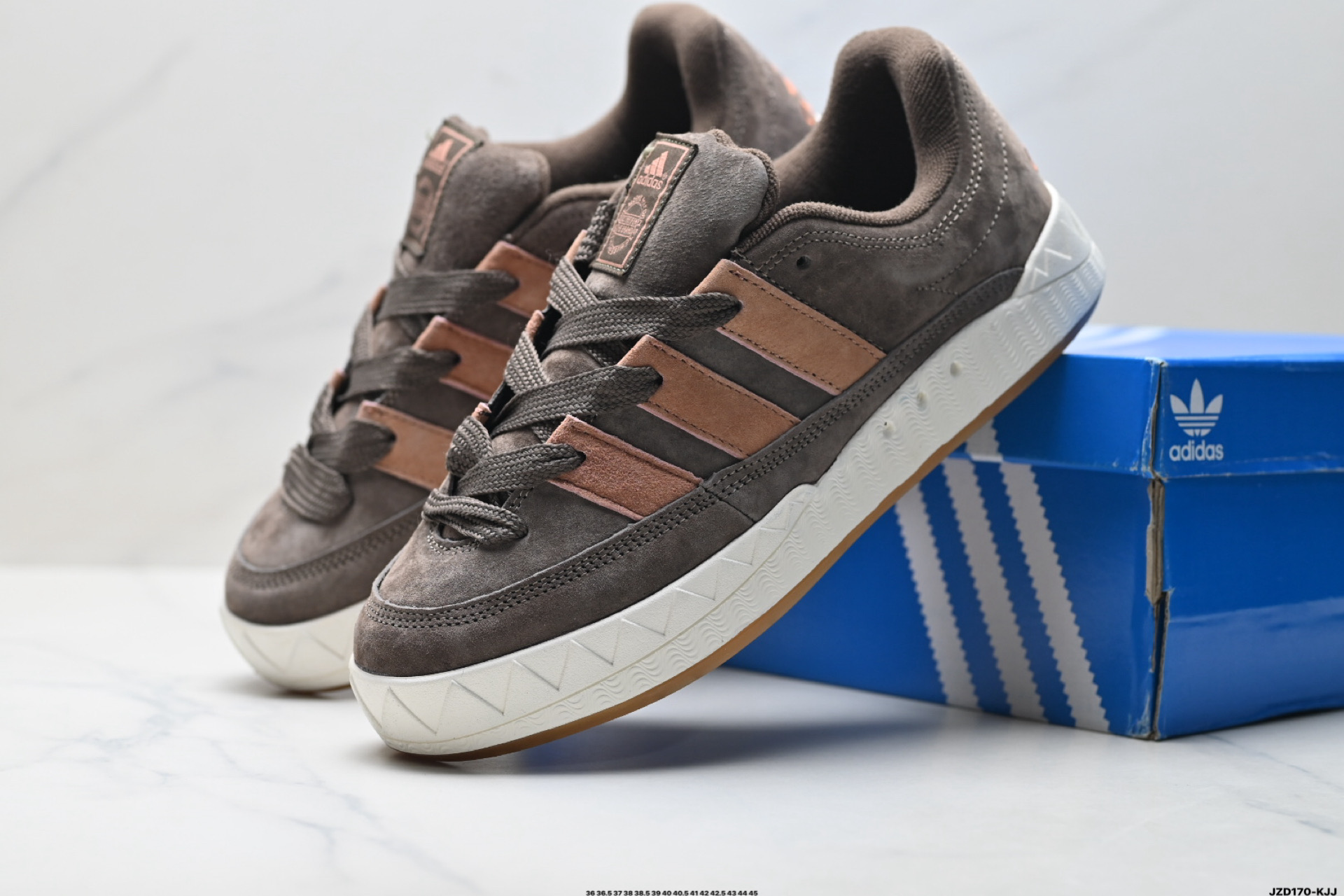 160 Adidas Adimatic Low 马蒂奇系列低帮 复古鲨鱼面包鞋运动休闲滑板板鞋 lD3936