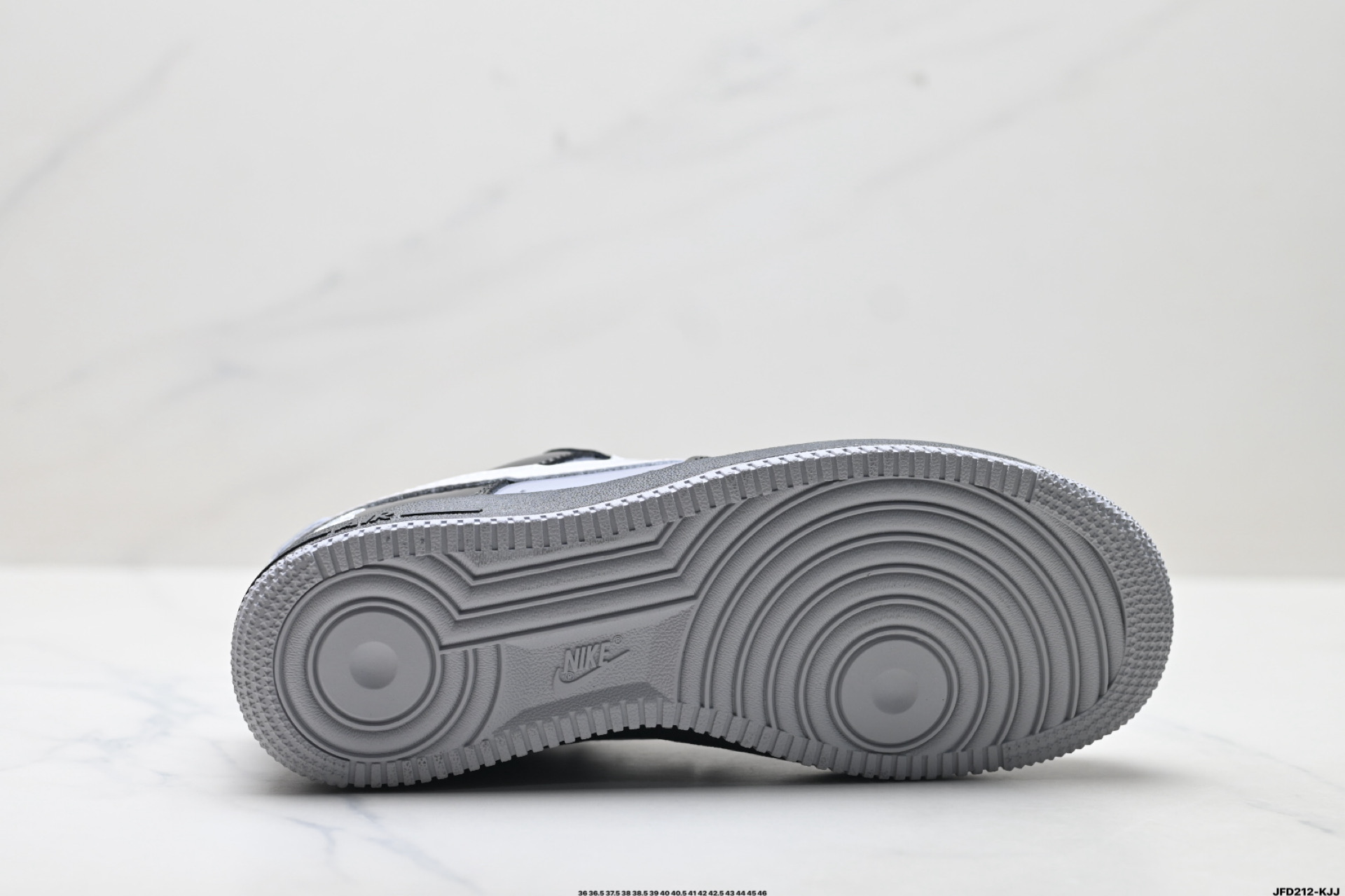 NIKE AIR FORCE 1‘07 IQ1402-010