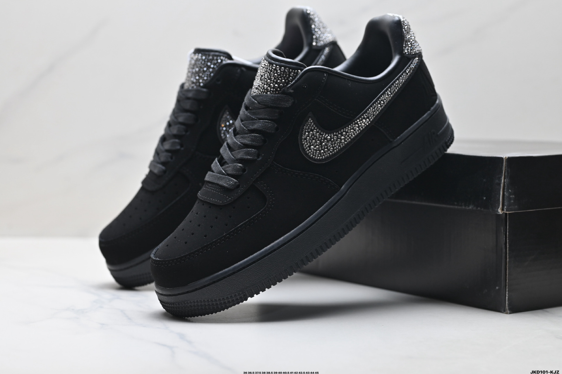 耐克Nike Air Force 1’07空军一号低帮百搭休闲运动板鞋 IQ9772-001-Top High Quatity Cheap Sneakers Fashion Clothing Clothes Bags handbags Shoes of all Brand wholesale With The best Quality And Beautiful Price from China Factory Chinese suppliers wholesaler seller 耐克Nike Air Force 1’07空军一号低帮百搭休闲运动板鞋 IQ9772-001