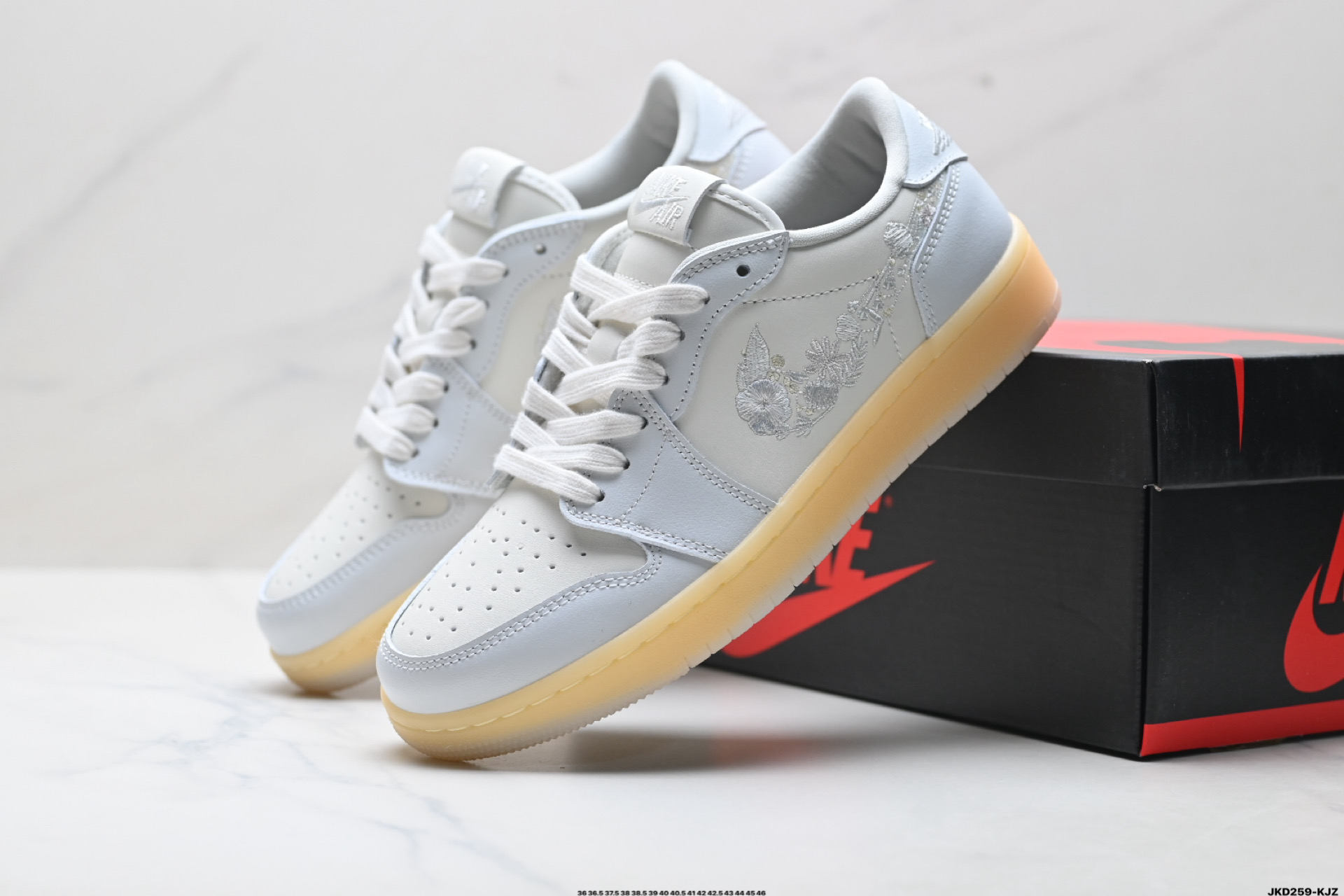 180 Nike Air Jordan 1 Retro Low 耐克 AJ1乔1低帮休闲板鞋 IF4391-100-Chinese UA Cheap High Quatity Brand Clothes Bags handbags Sneakers wholesale wholesaler seller from China Factory suppliers Fashion Clothing Shoes best Quality Beautiful Price 180 Nike Air Jordan 1 Retro Low 耐克 AJ1乔1低帮休闲板鞋 IF4391-100