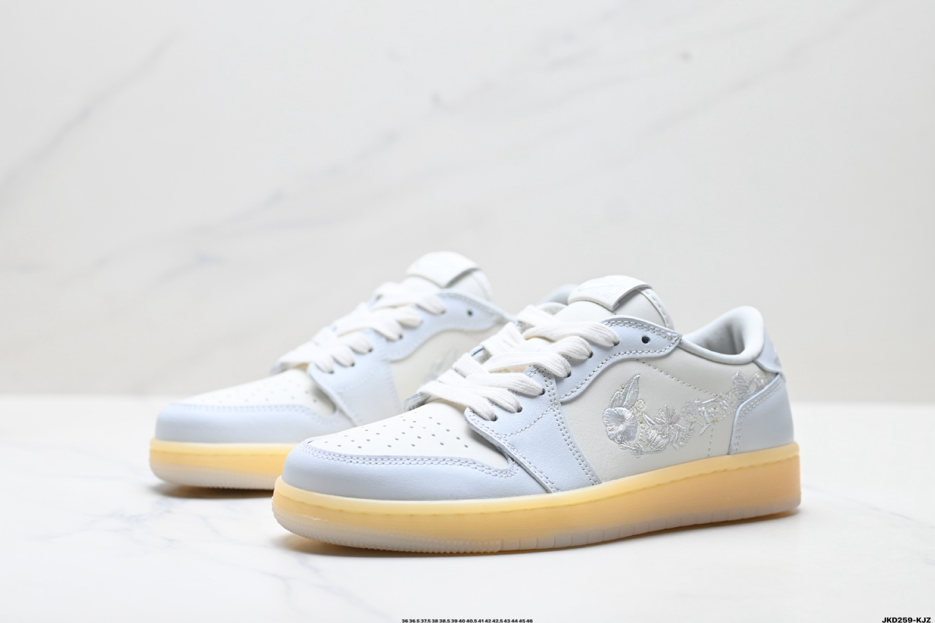 180 Nike Air Jordan 1 Retro Low 耐克 AJ1乔1低帮休闲板鞋 IF4391-100-Chinese UA Cheap High Quatity Brand Clothes Bags handbags Sneakers wholesale wholesaler seller from China Factory suppliers Fashion Clothing Shoes best Quality Beautiful Price 180 Nike Air Jordan 1 Retro Low 耐克 AJ1乔1低帮休闲板鞋 IF4391-100