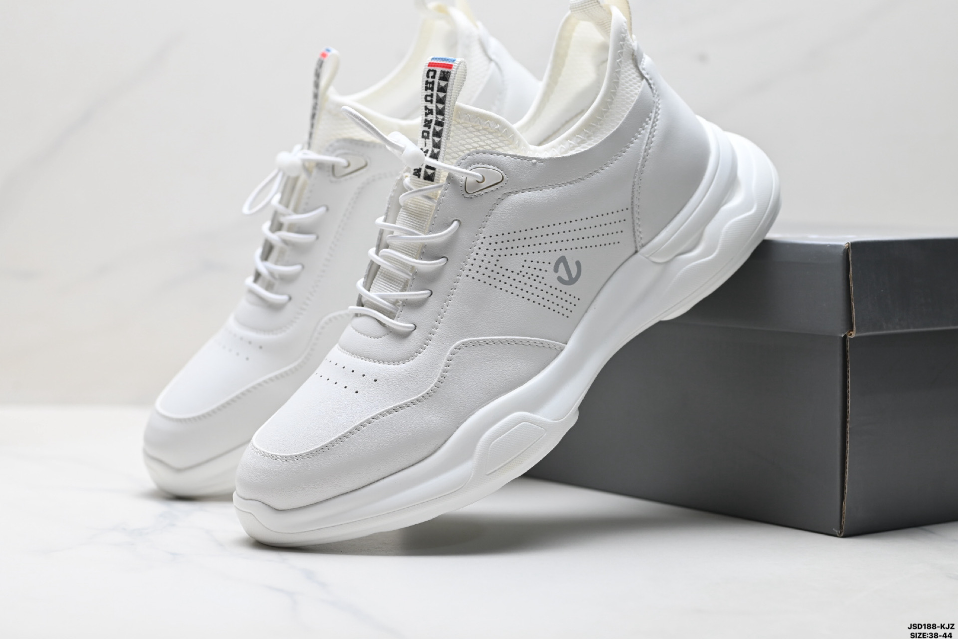 220 Ecco爱步 Biom Fjuel 轻量化设计 透气登山鞋鞋