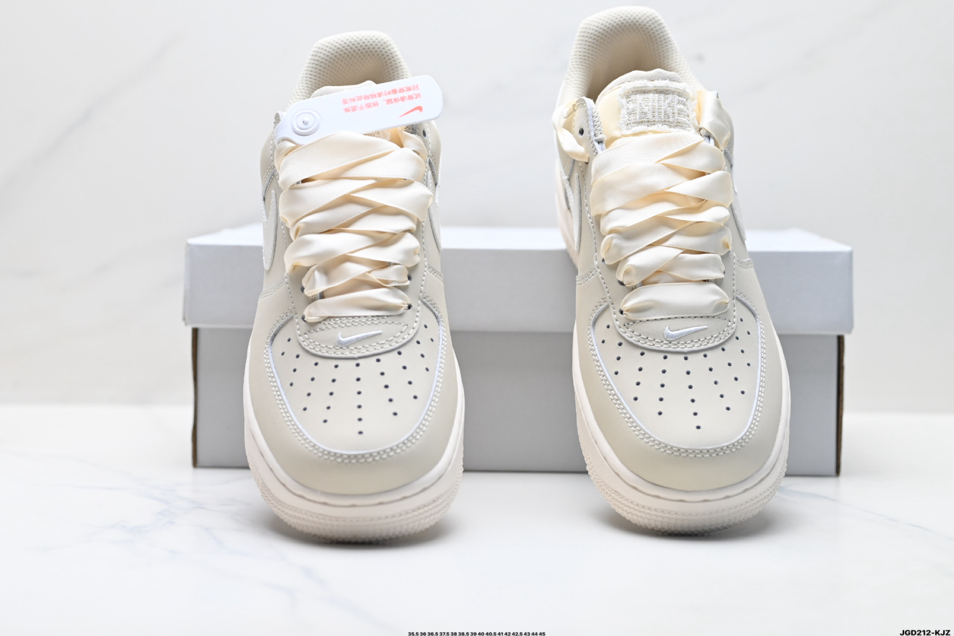 200 NIKE AIR FORCE 1‘07 IR0871-100