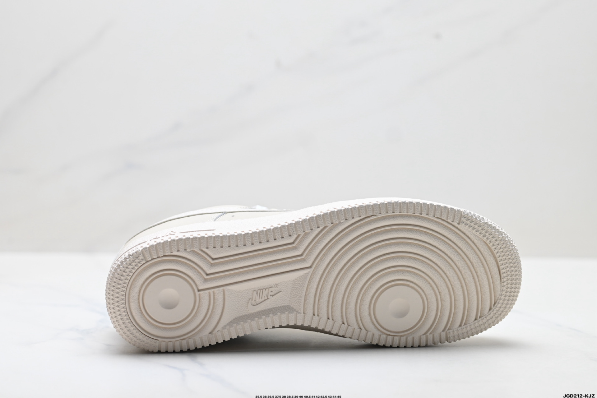 200 NIKE AIR FORCE 1‘07 IR0871-100