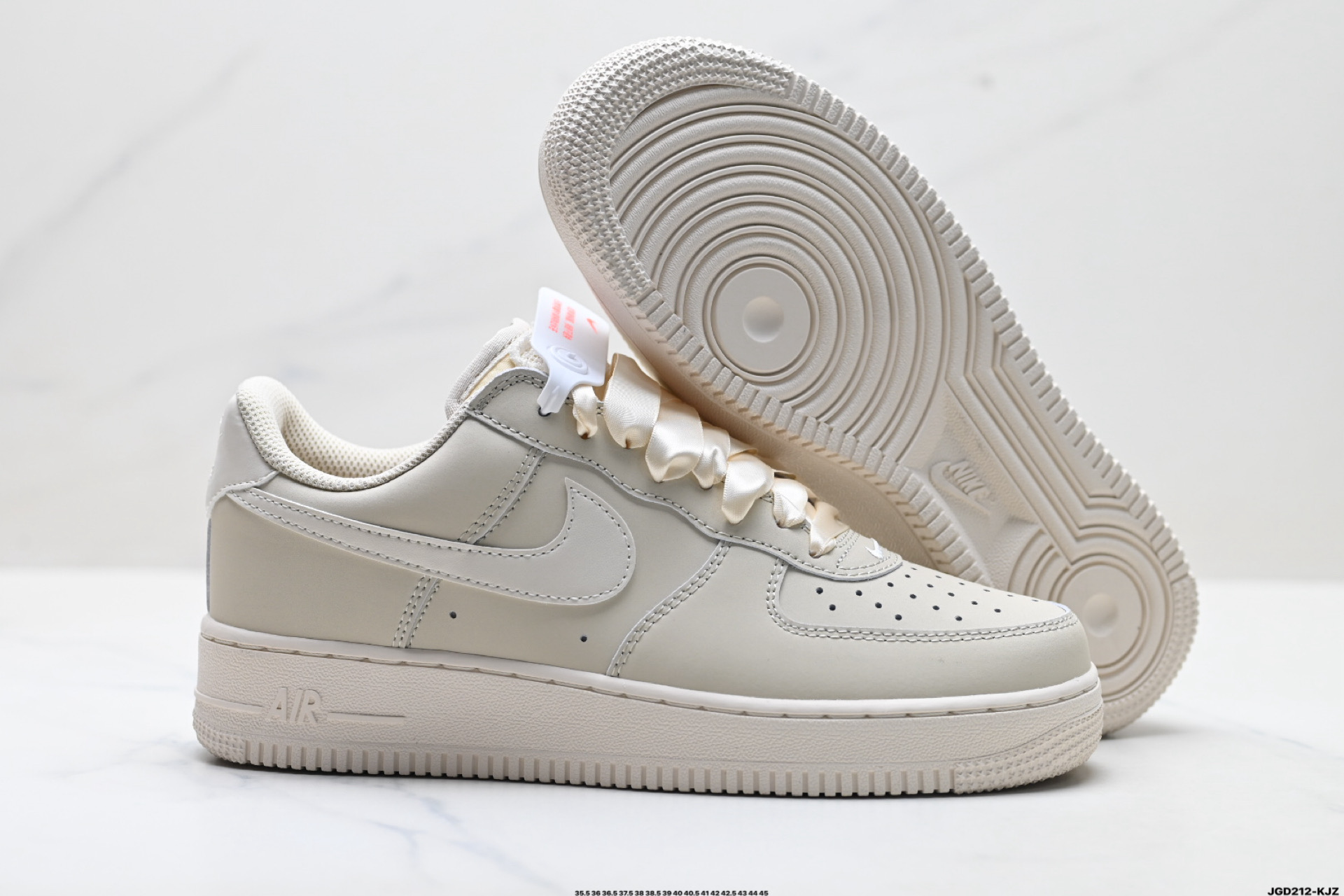 200 NIKE AIR FORCE 1‘07 IR0871-100