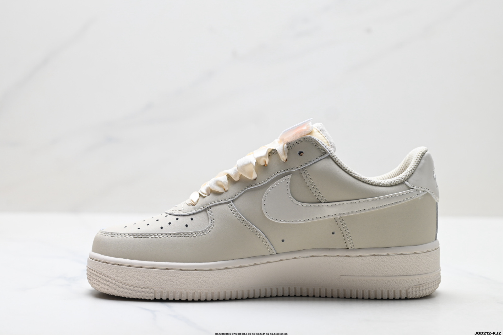 200 NIKE AIR FORCE 1‘07 IR0871-100
