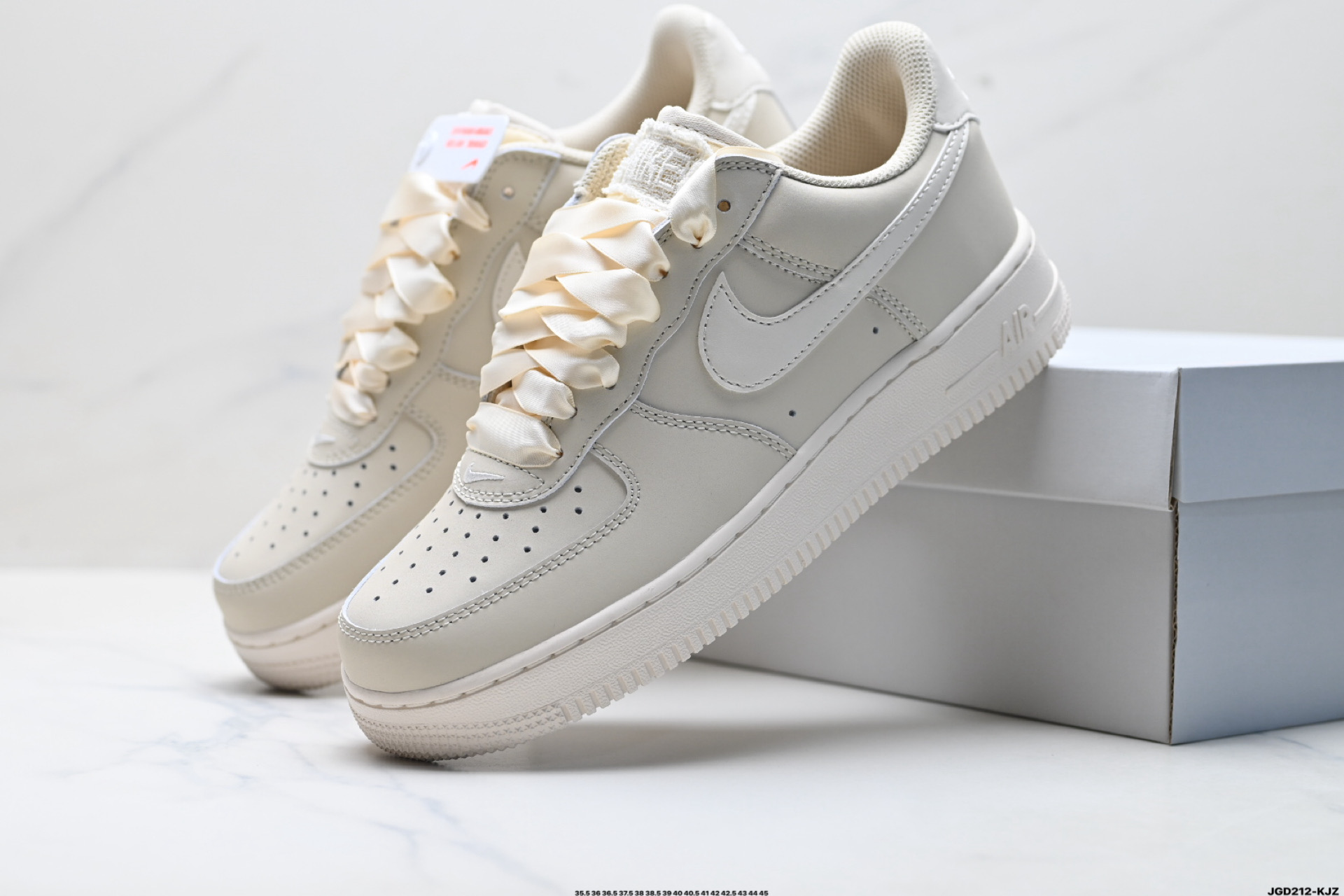 200 NIKE AIR FORCE 1‘07 IR0871-100