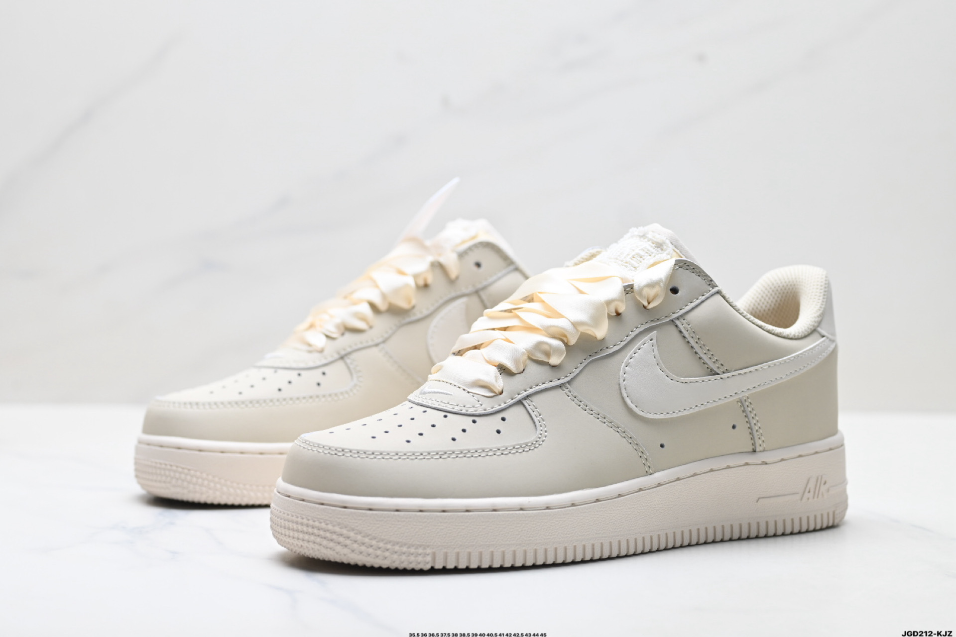 200 NIKE AIR FORCE 1‘07 IR0871-100