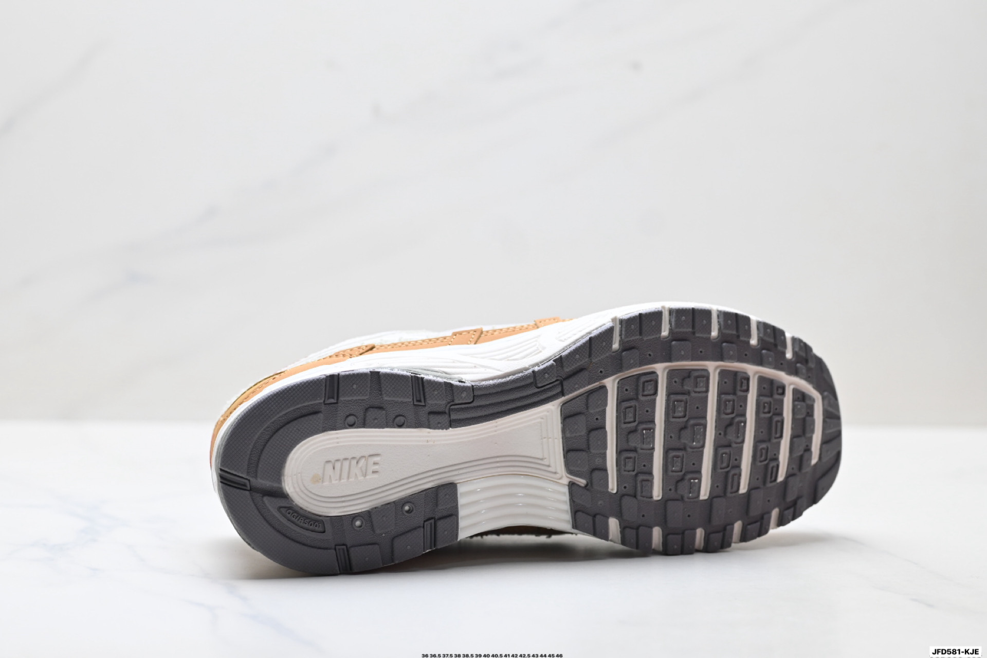 190 Nike P-6000 马年限定 CNY新年款 脱缰系列 耐克 舒适透气 长跑跑步鞋 IQ1120-311
