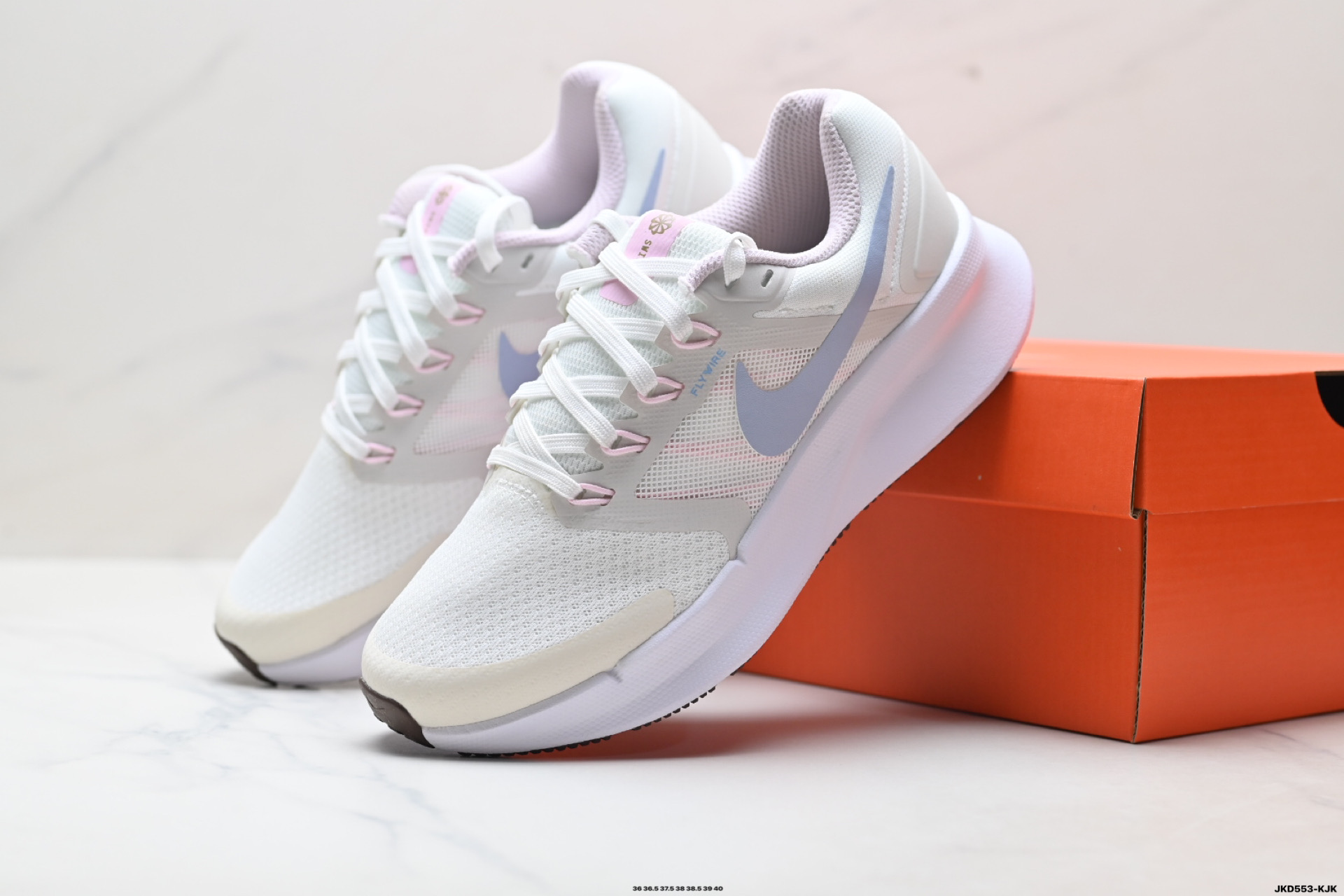180 耐克NK W NIKE RUN SWIFT 3网面透气休闲跑步鞋 HJ3493-131