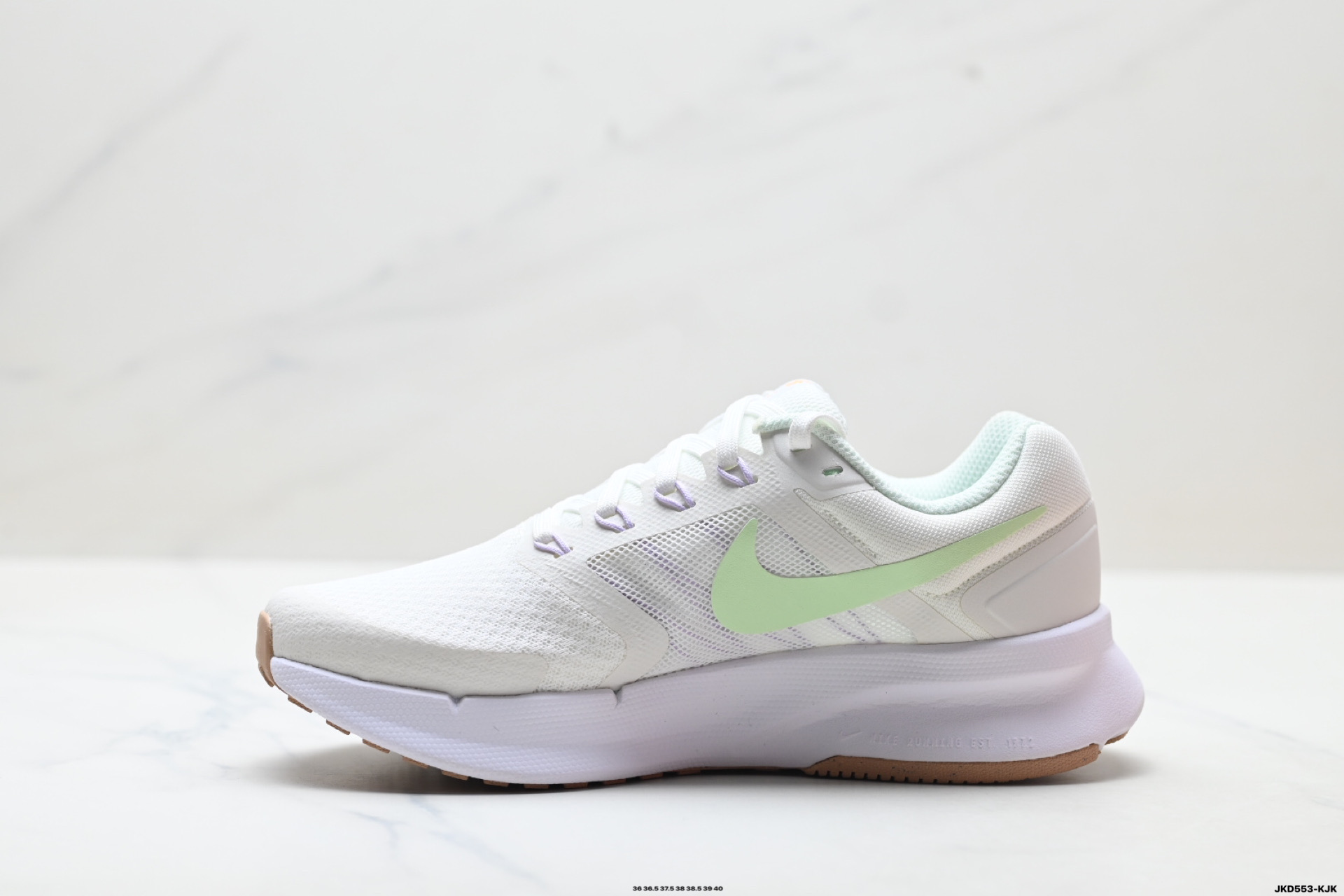 180 耐克NK W NIKE RUN SWIFT 3网面透气休闲跑步鞋 HJ3493-131