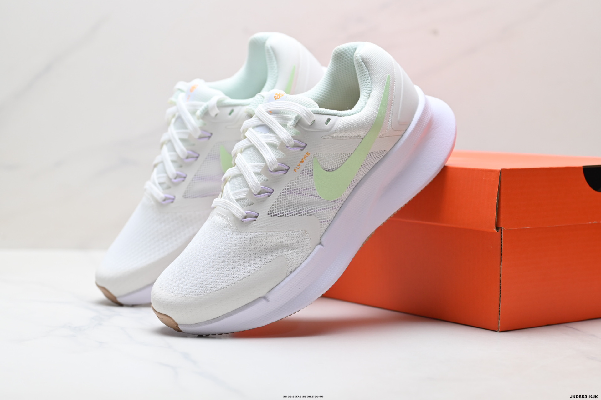 180 耐克NK W NIKE RUN SWIFT 3网面透气休闲跑步鞋 HJ3493-131
