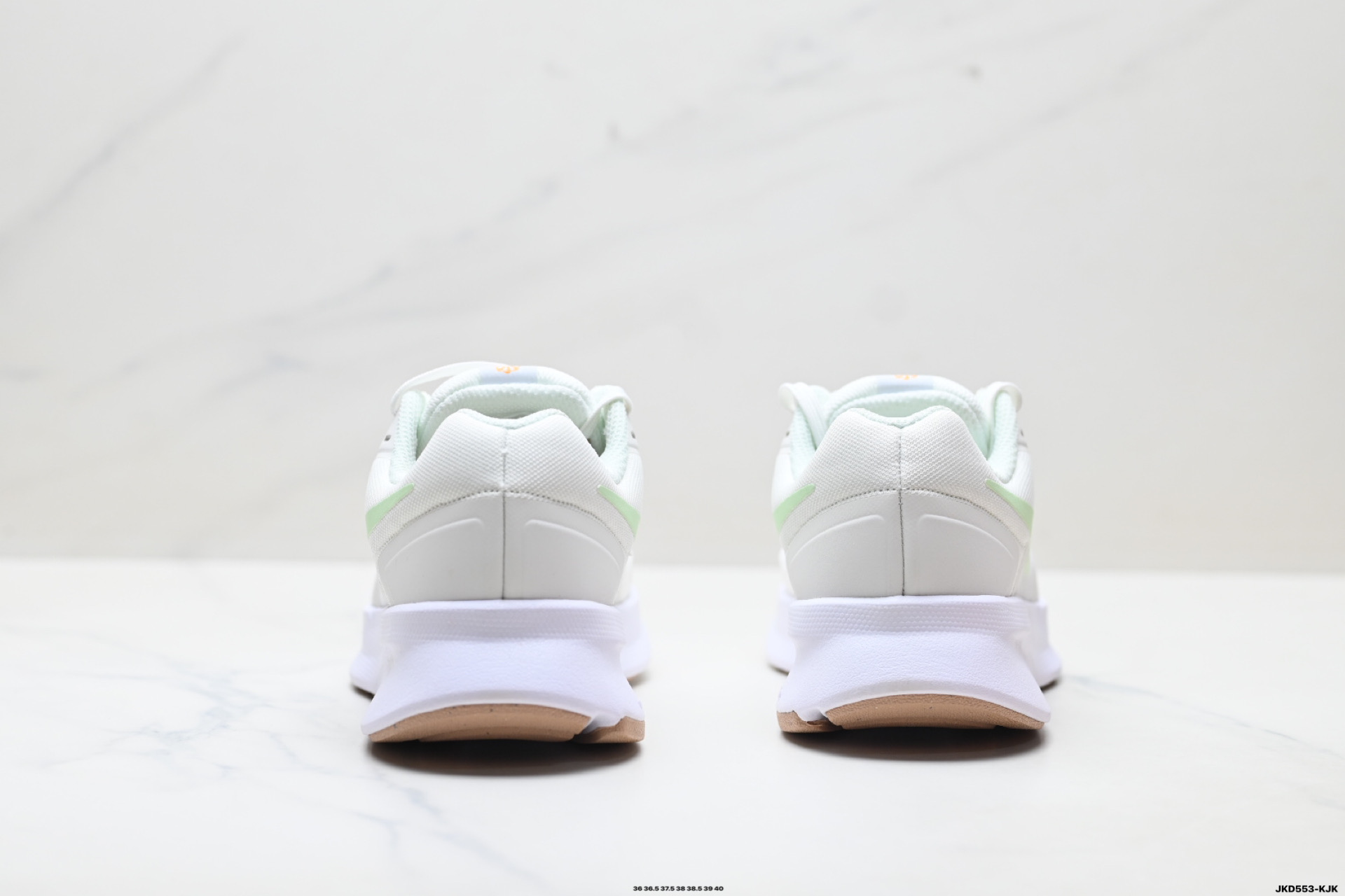 180 耐克NK W NIKE RUN SWIFT 3网面透气休闲跑步鞋 HJ3493-131