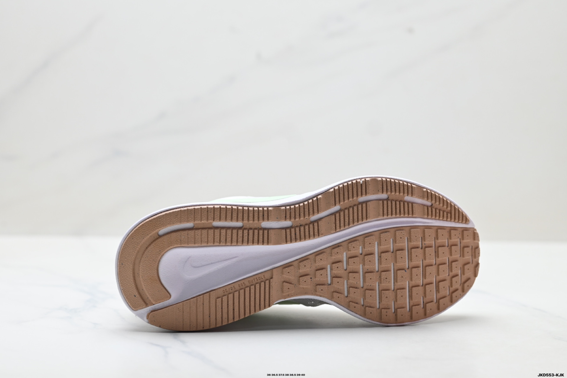 180 耐克NK W NIKE RUN SWIFT 3网面透气休闲跑步鞋 HJ3493-131