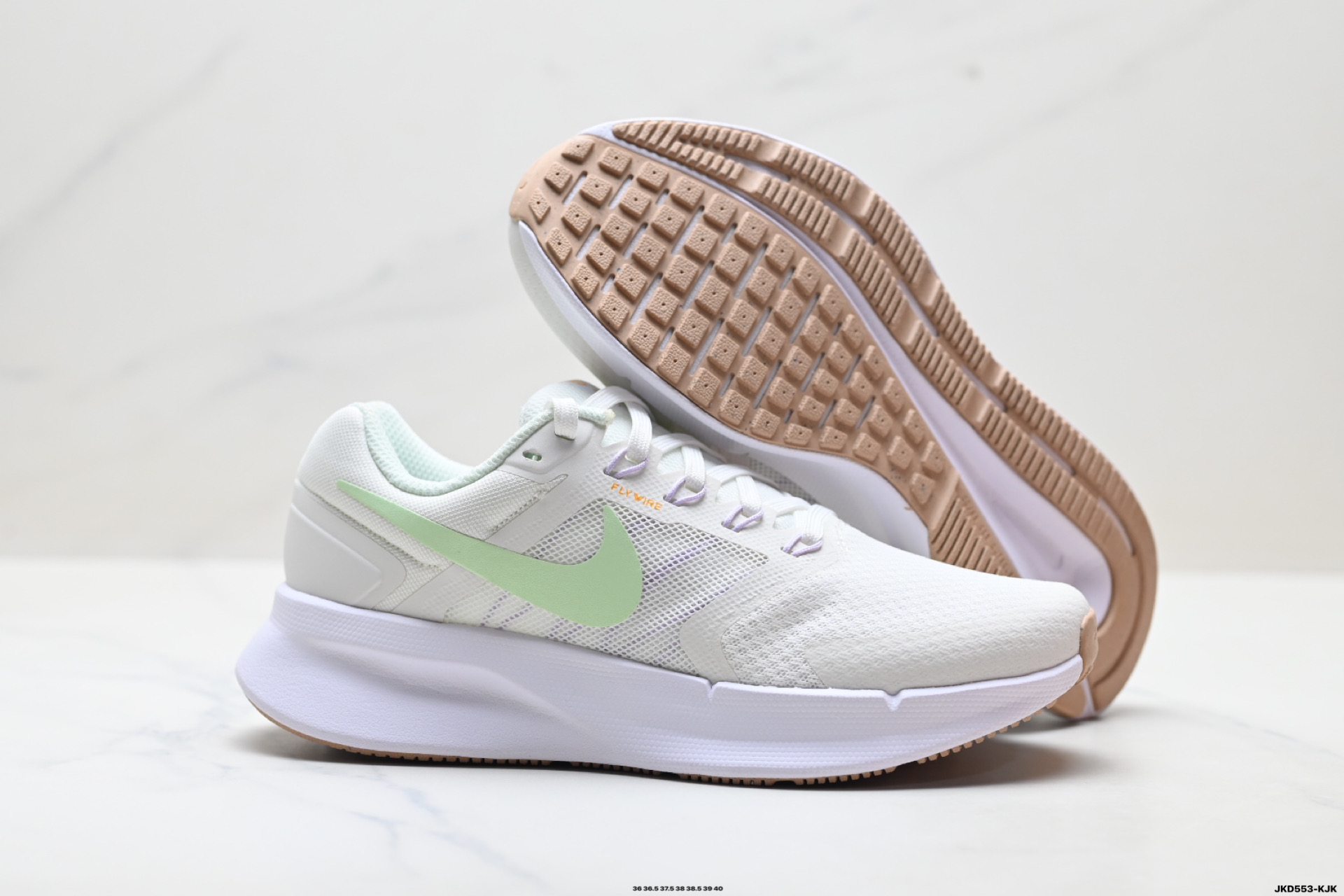 180 耐克NK W NIKE RUN SWIFT 3网面透气休闲跑步鞋 HJ3493-131