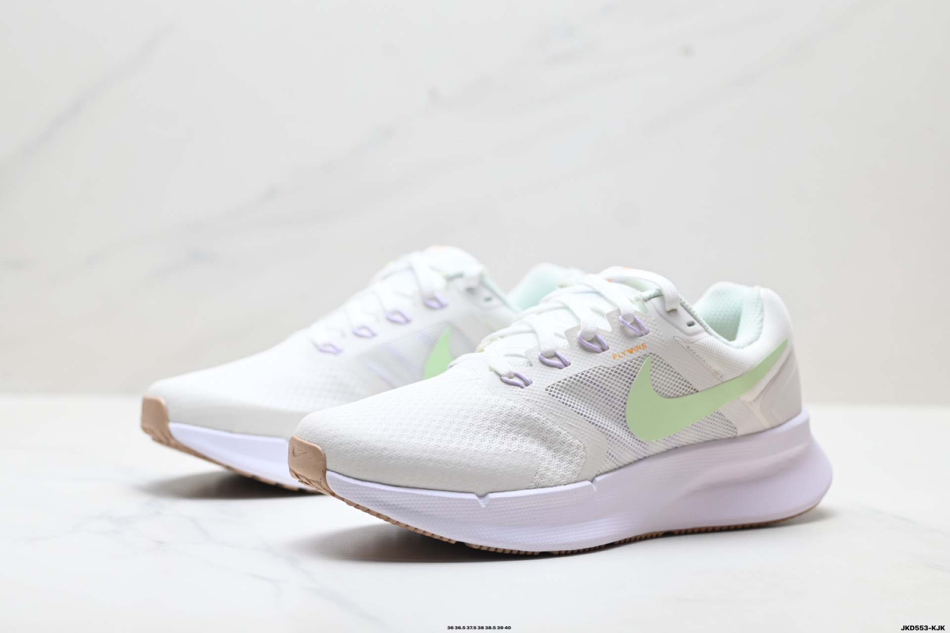 180 耐克NK W NIKE RUN SWIFT 3网面透气休闲跑步鞋 HJ3493-131