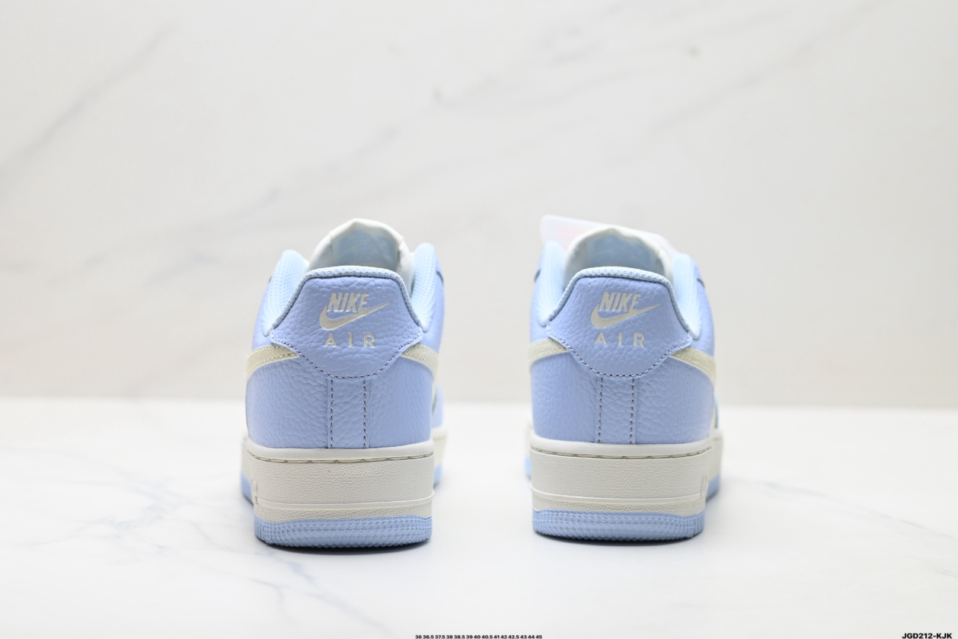 200 NIKE AIR FORCE 1‘07 IV3222-400