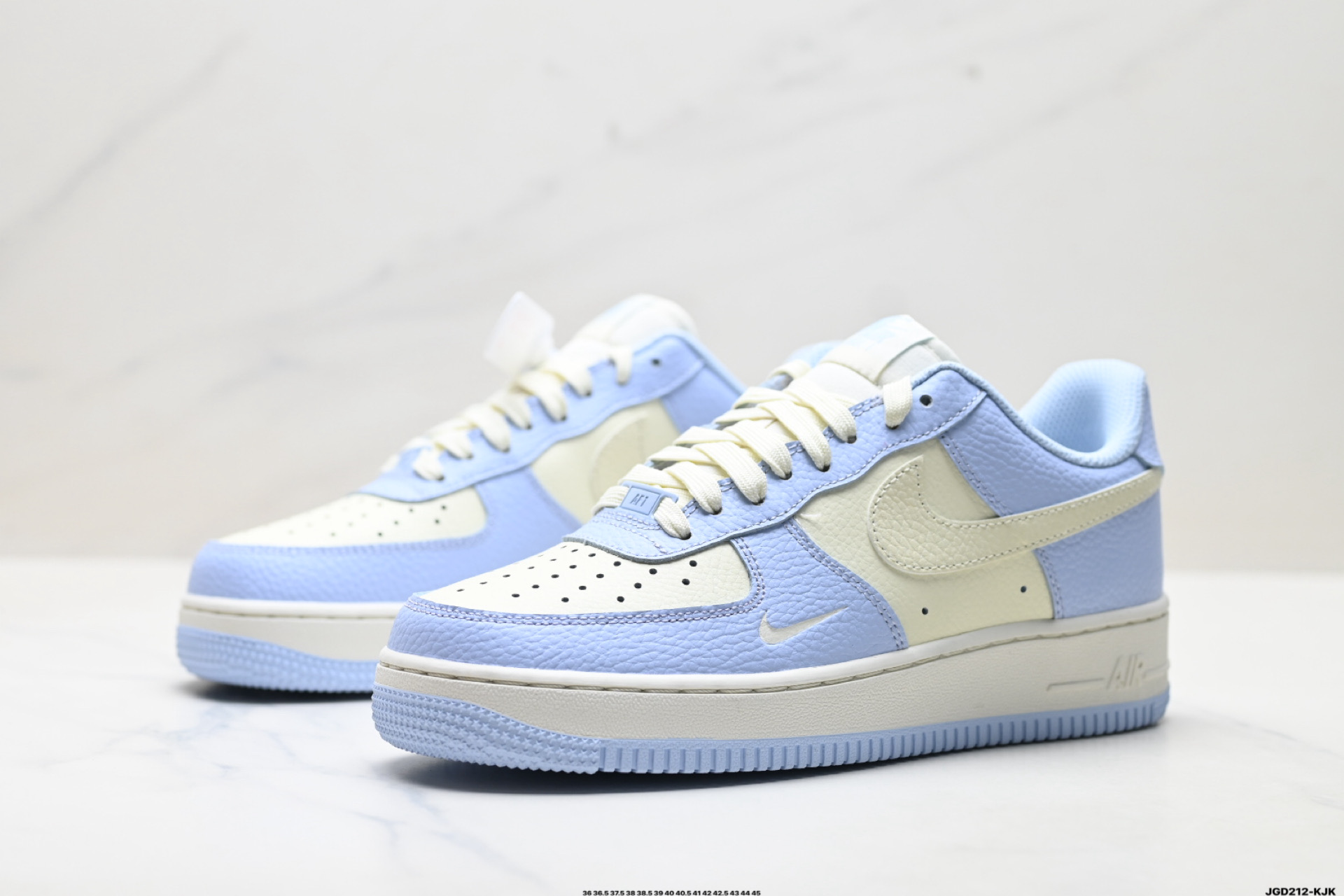 200 NIKE AIR FORCE 1‘07 IV3222-400