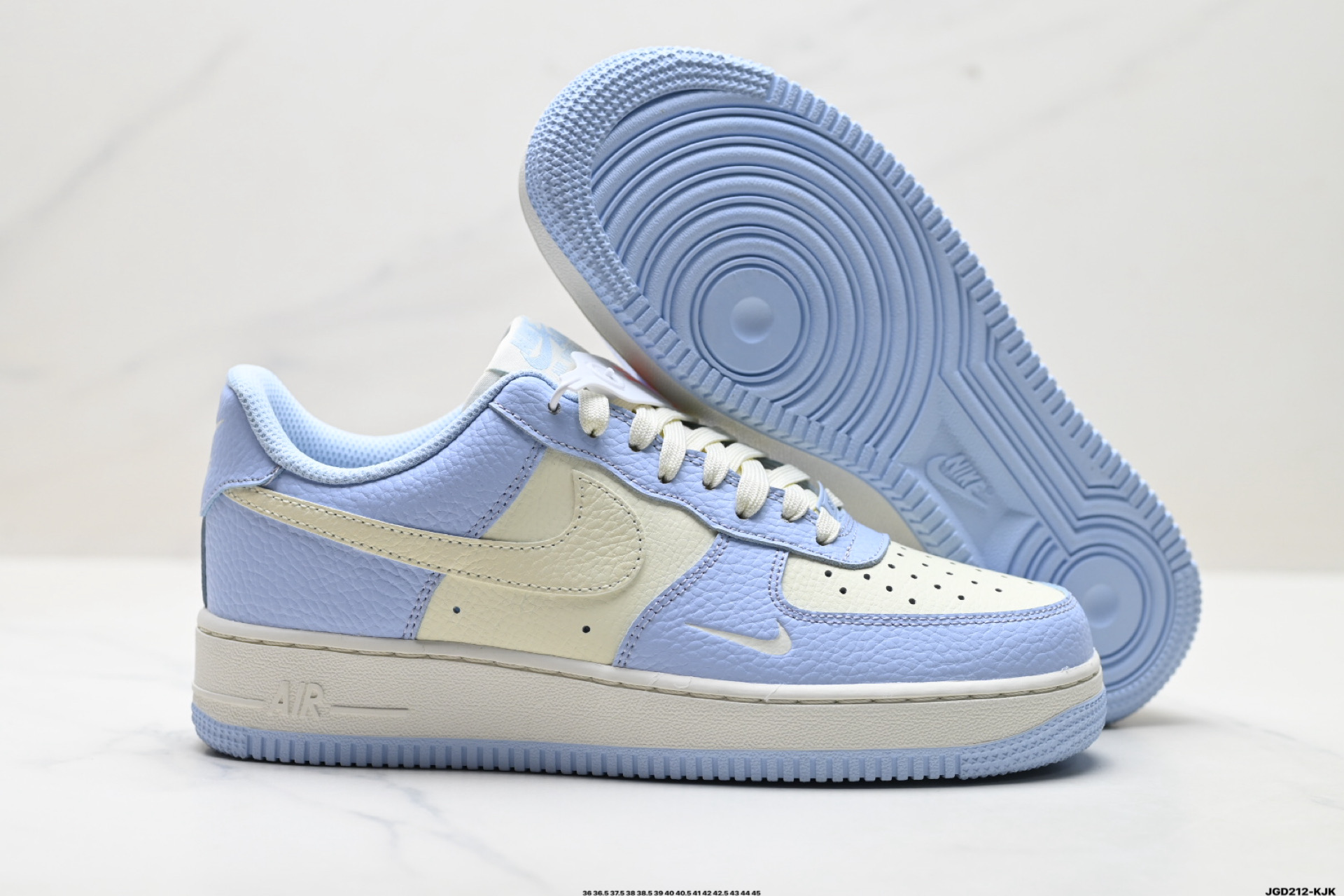 200 NIKE AIR FORCE 1‘07 IV3222-400