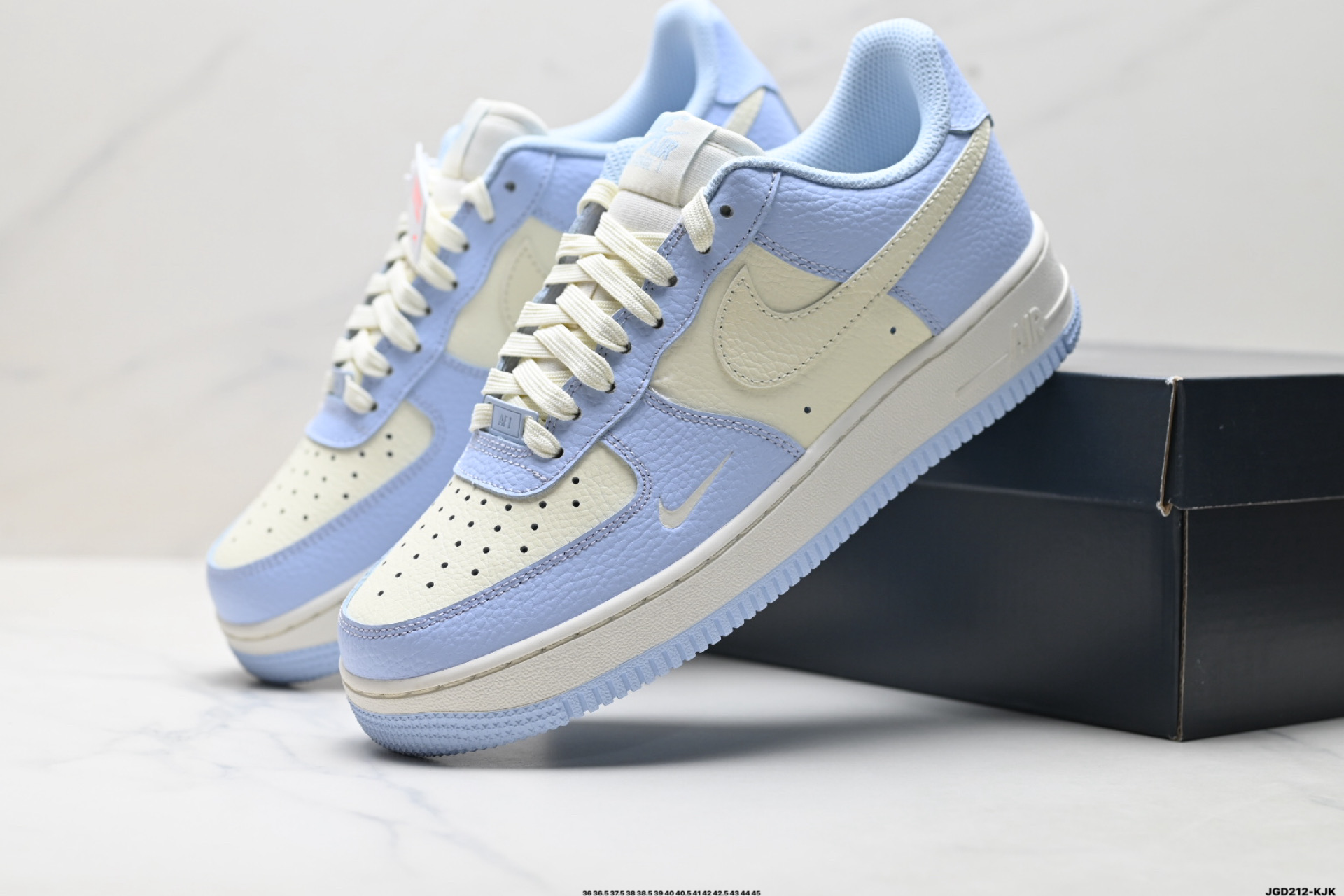 200 NIKE AIR FORCE 1‘07 IV3222-400