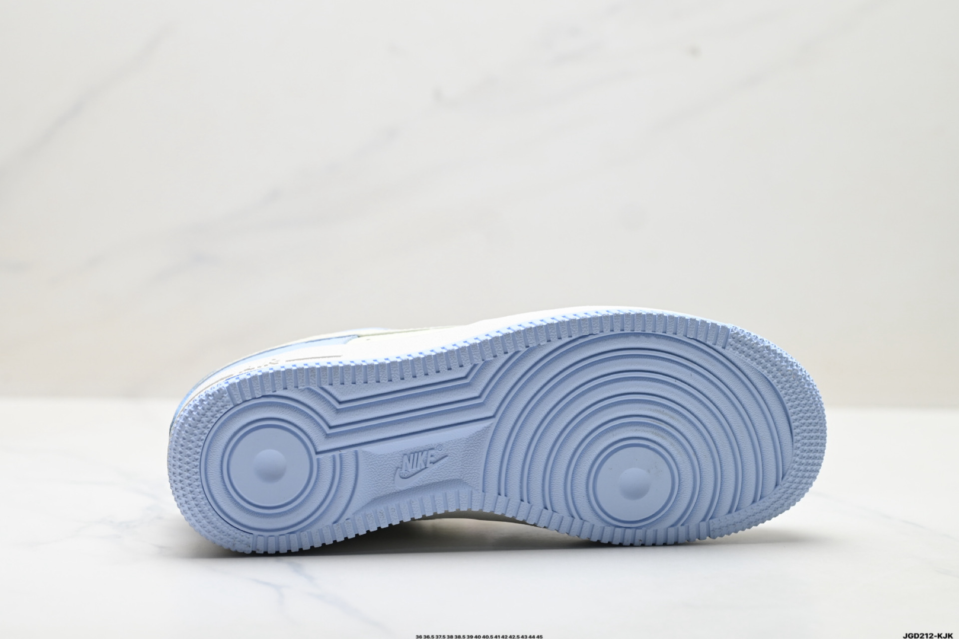 200 NIKE AIR FORCE 1‘07 IV3222-400