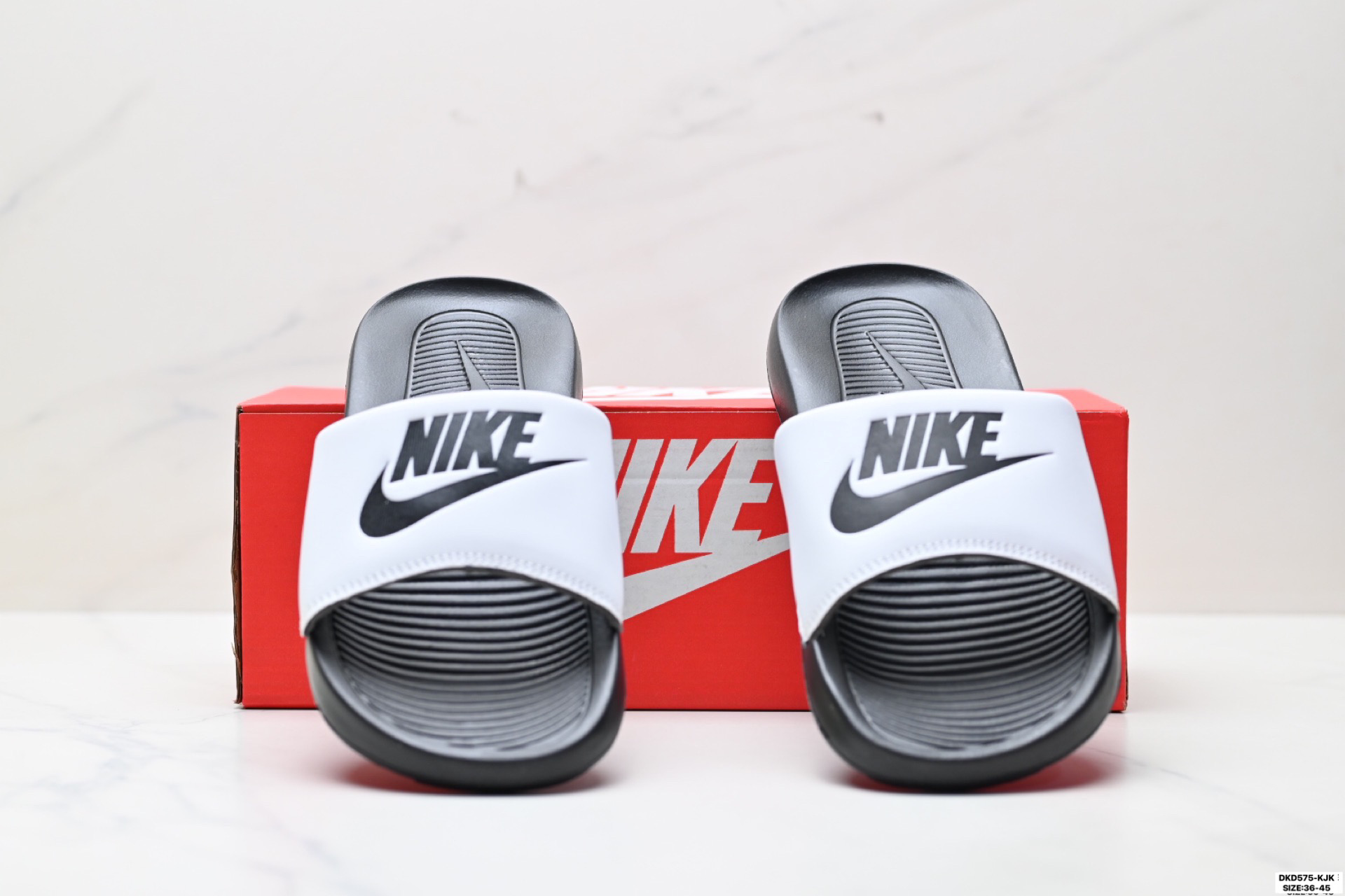70 NIKE VICTORI ONE SLIDE 耐克 防滑运动拖鞋 CN9675-701