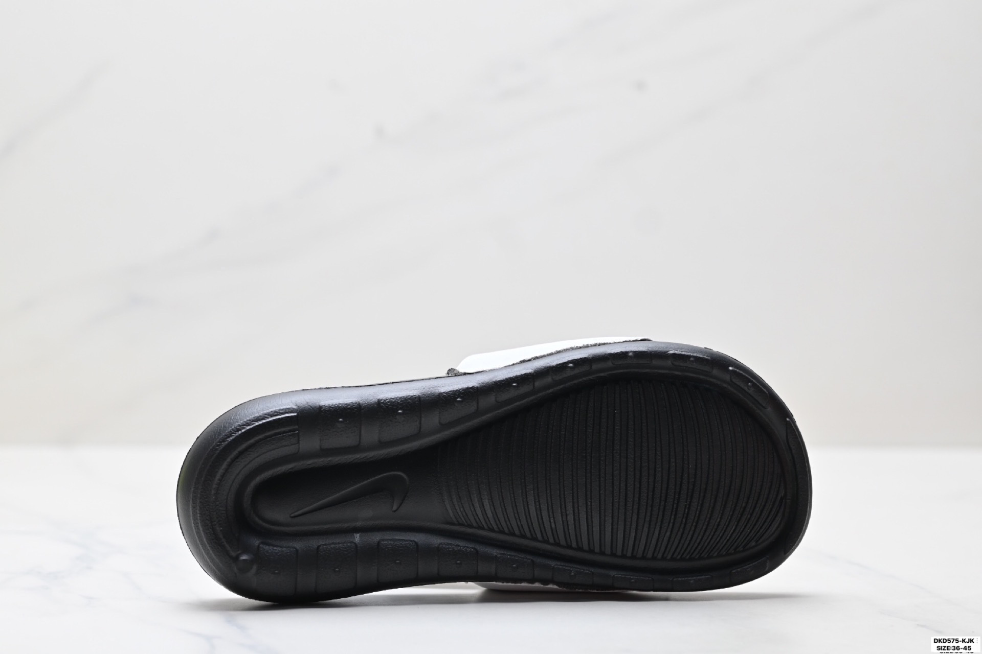 70 NIKE VICTORI ONE SLIDE 耐克 防滑运动拖鞋 CN9675-701