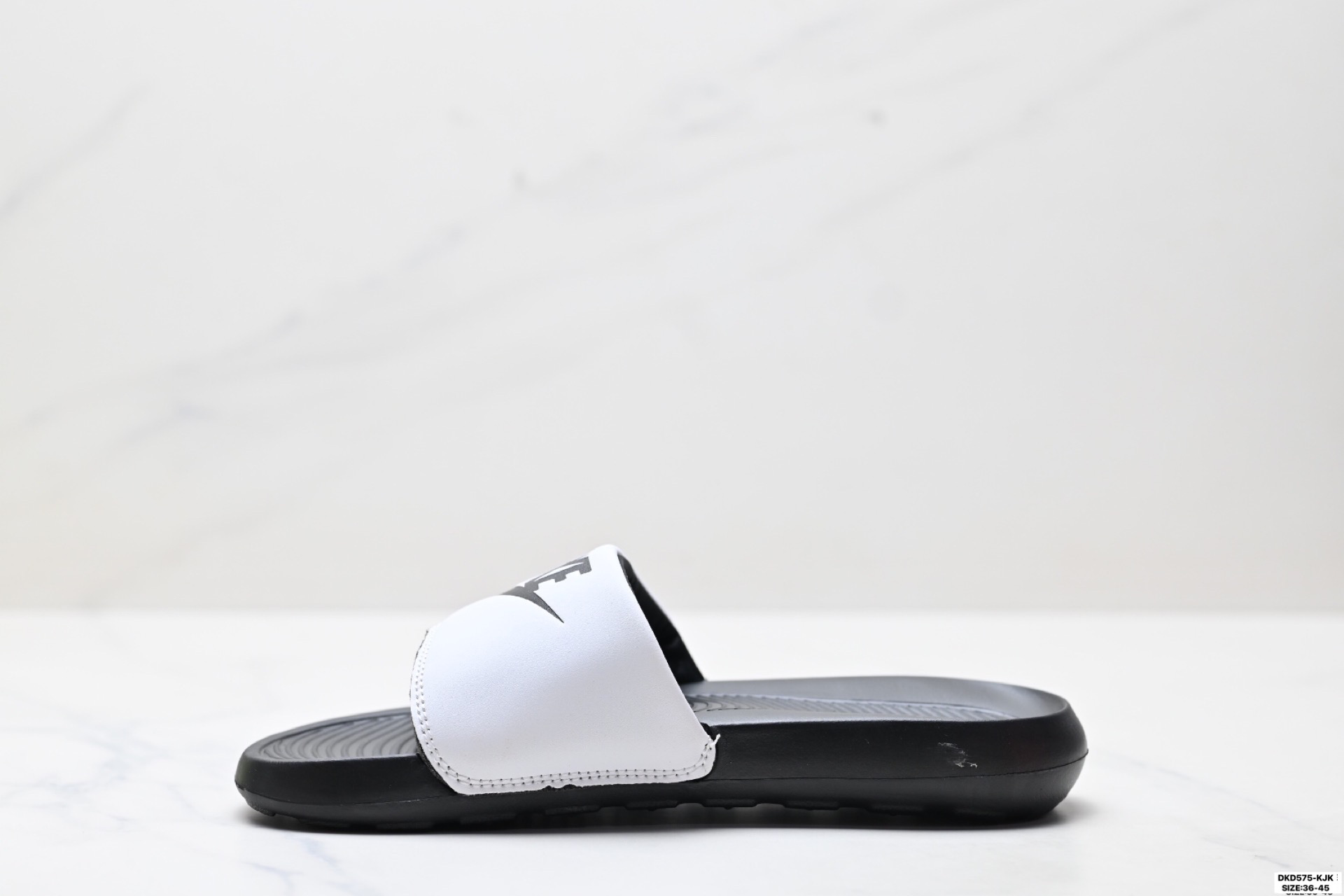 70 NIKE VICTORI ONE SLIDE 耐克 防滑运动拖鞋 CN9675-701
