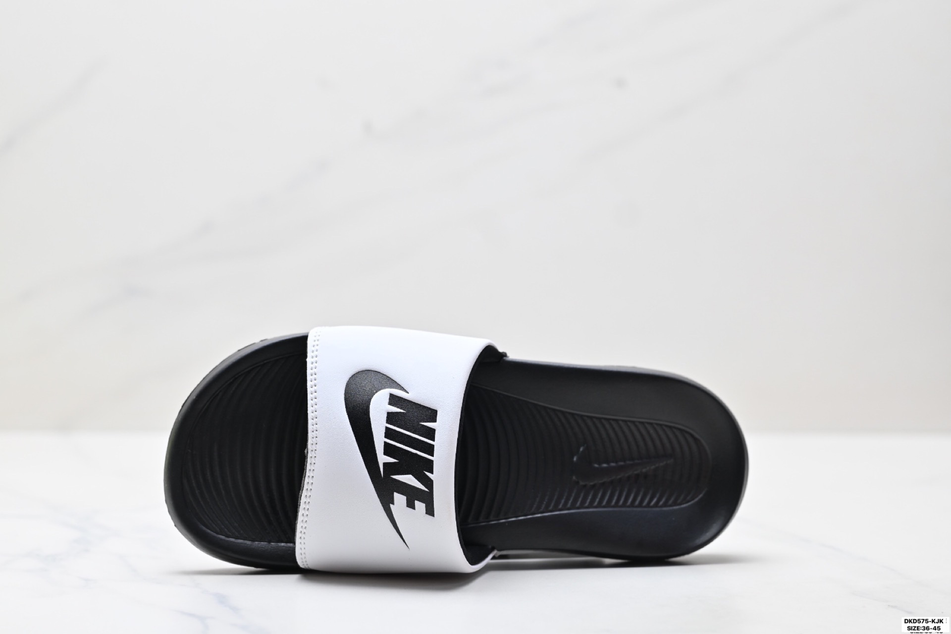 70 NIKE VICTORI ONE SLIDE 耐克 防滑运动拖鞋 CN9675-701