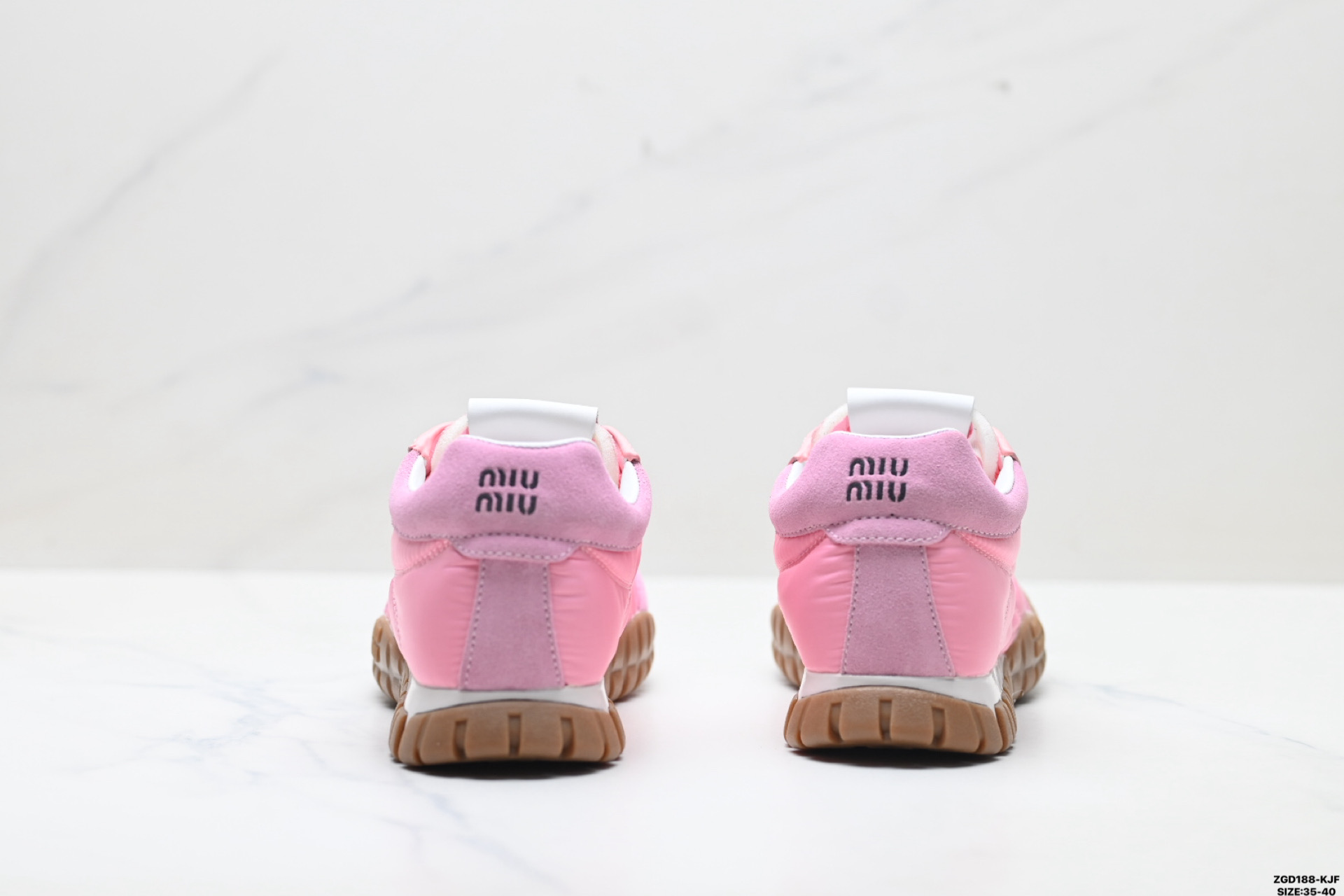 320 纯原MiuMiu Tyre 缪缪 小牛皮 麂皮 圆头系带 低帮休闲板鞋-Chinese UA Cheap High Quatity Brand Clothes Bags handbags Sneakers wholesale wholesaler seller from China Factory suppliers Fashion Clothing Shoes best Quality Beautiful Price 320 纯原MiuMiu Tyre 缪缪 小牛皮 麂皮 圆头系带 低帮休闲板鞋