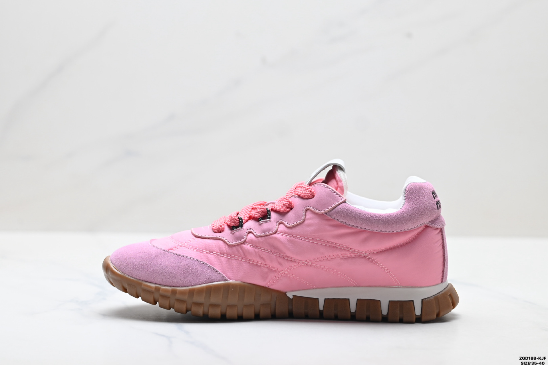 320 纯原MiuMiu Tyre 缪缪 小牛皮 麂皮 圆头系带 低帮休闲板鞋-Chinese UA Cheap High Quatity Brand Clothes Bags handbags Sneakers wholesale wholesaler seller from China Factory suppliers Fashion Clothing Shoes best Quality Beautiful Price 320 纯原MiuMiu Tyre 缪缪 小牛皮 麂皮 圆头系带 低帮休闲板鞋