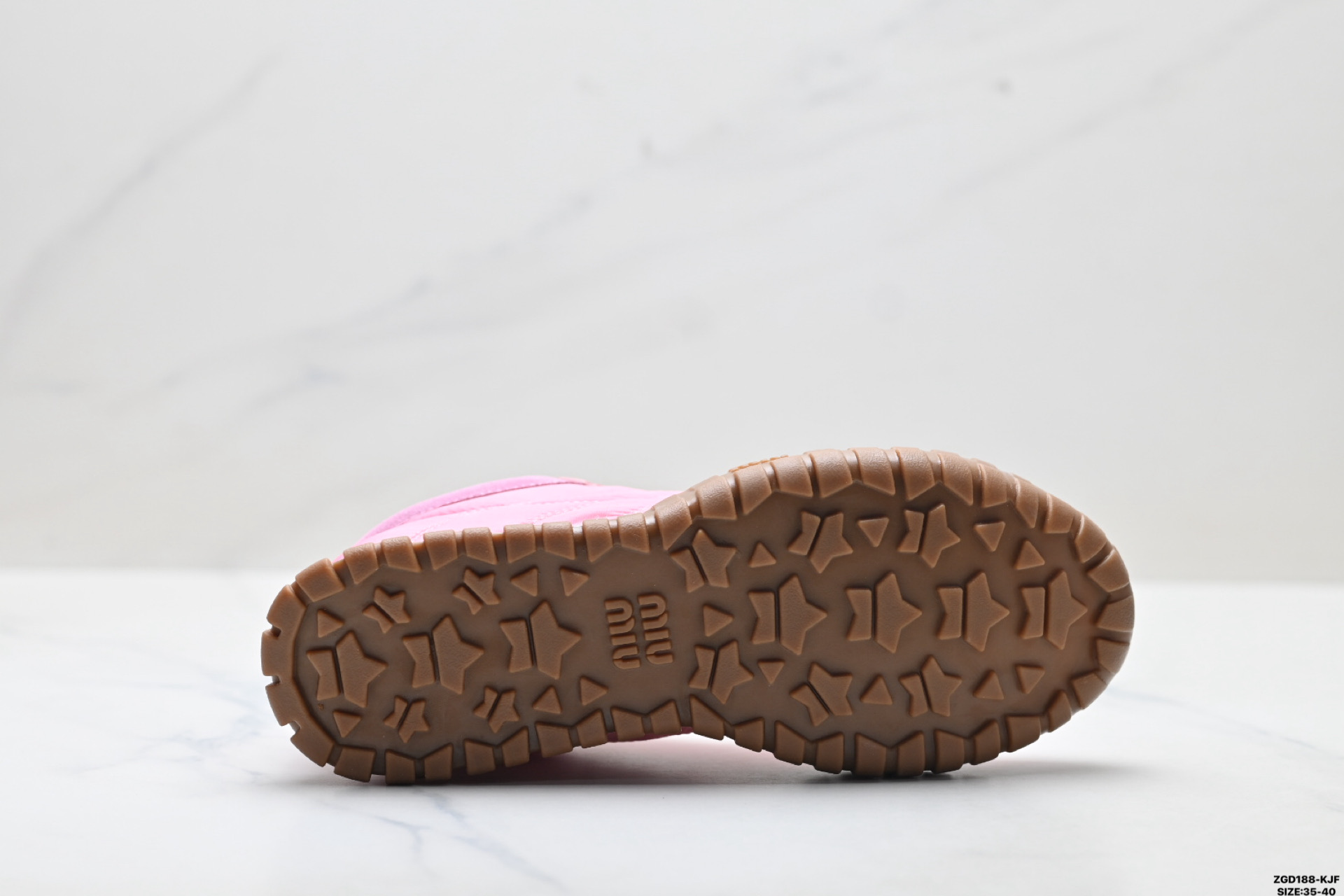 320 纯原MiuMiu Tyre 缪缪 小牛皮 麂皮 圆头系带 低帮休闲板鞋-Chinese UA Cheap High Quatity Brand Clothes Bags handbags Sneakers wholesale wholesaler seller from China Factory suppliers Fashion Clothing Shoes best Quality Beautiful Price 320 纯原MiuMiu Tyre 缪缪 小牛皮 麂皮 圆头系带 低帮休闲板鞋