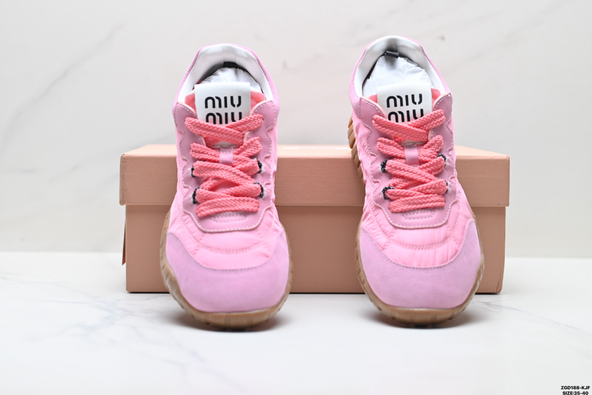 320 纯原MiuMiu Tyre 缪缪 小牛皮 麂皮 圆头系带 低帮休闲板鞋-Chinese UA Cheap High Quatity Brand Clothes Bags handbags Sneakers wholesale wholesaler seller from China Factory suppliers Fashion Clothing Shoes best Quality Beautiful Price 320 纯原MiuMiu Tyre 缪缪 小牛皮 麂皮 圆头系带 低帮休闲板鞋