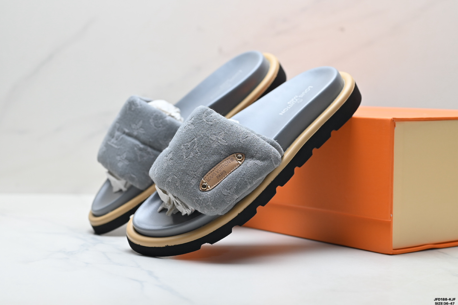 190 Louis Vuitton 路易威登 牛仔布 经典老花 LV 拖鞋-Chinese UA Cheap High Quatity Brand Clothes Bags handbags Sneakers wholesale wholesaler seller from China Factory suppliers Fashion Clothing Shoes best Quality Beautiful Price 190 Louis Vuitton 路易威登 牛仔布 经典老花 LV 拖鞋