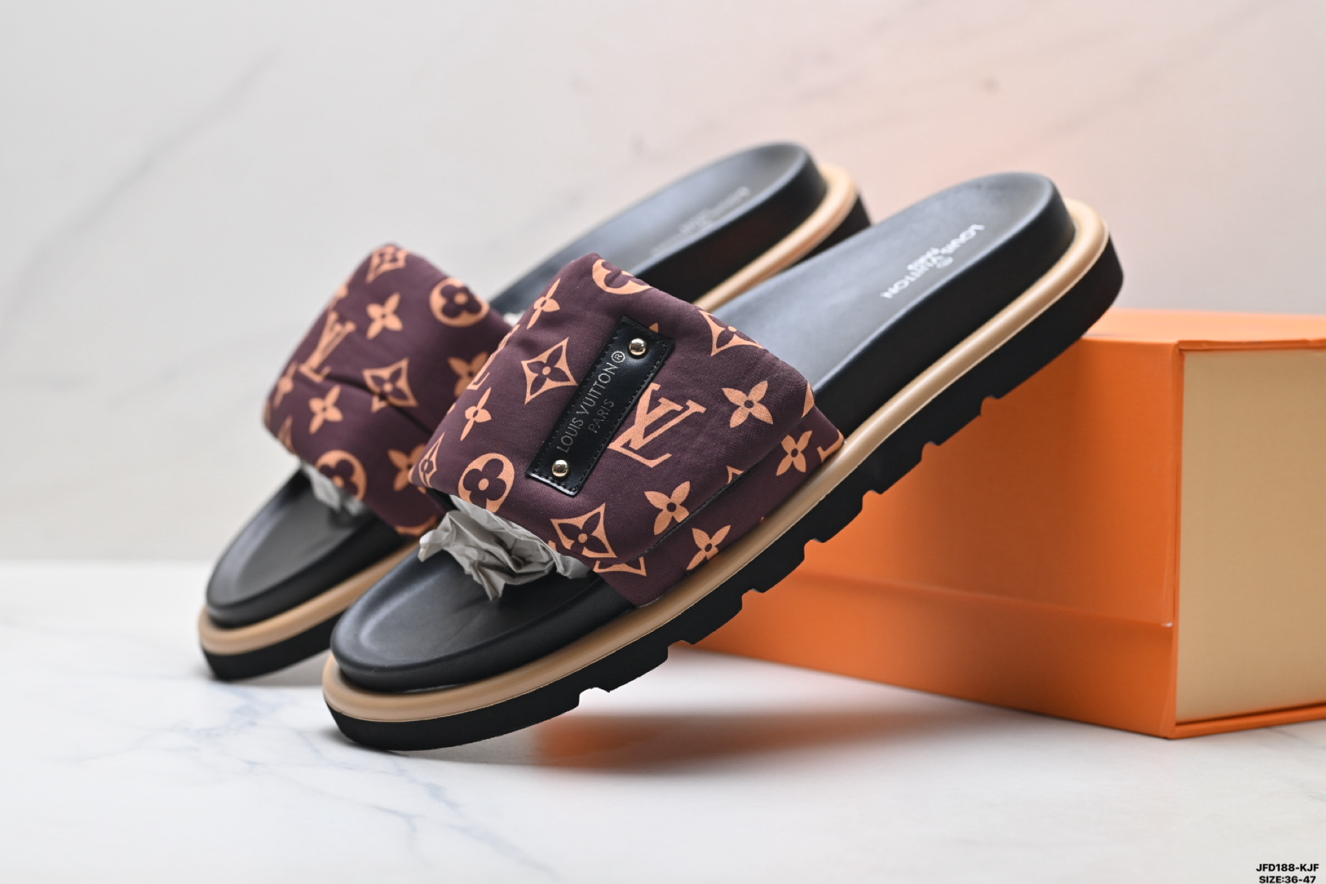 190 Louis Vuitton 路易威登 牛仔布 经典老花 LV 拖鞋-Chinese UA Cheap High Quatity Brand Clothes Bags handbags Sneakers wholesale wholesaler seller from China Factory suppliers Fashion Clothing Shoes best Quality Beautiful Price 190 Louis Vuitton 路易威登 牛仔布 经典老花 LV 拖鞋