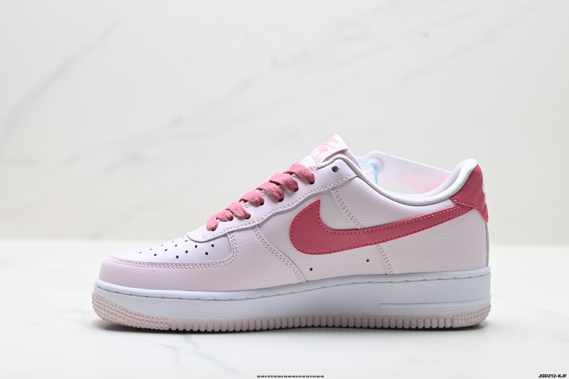 NIKE AIR FORCE 1‘07 lO8755-600