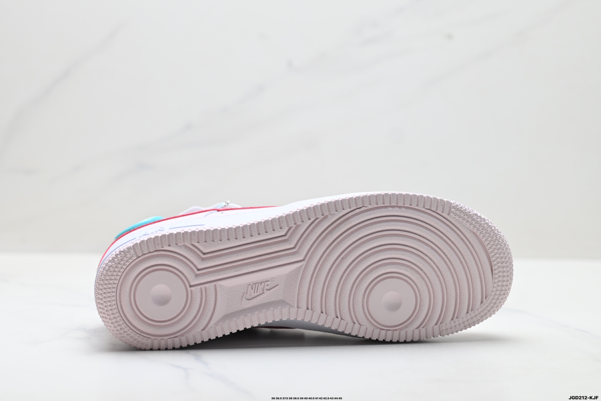 NIKE AIR FORCE 1‘07 lO8755-600