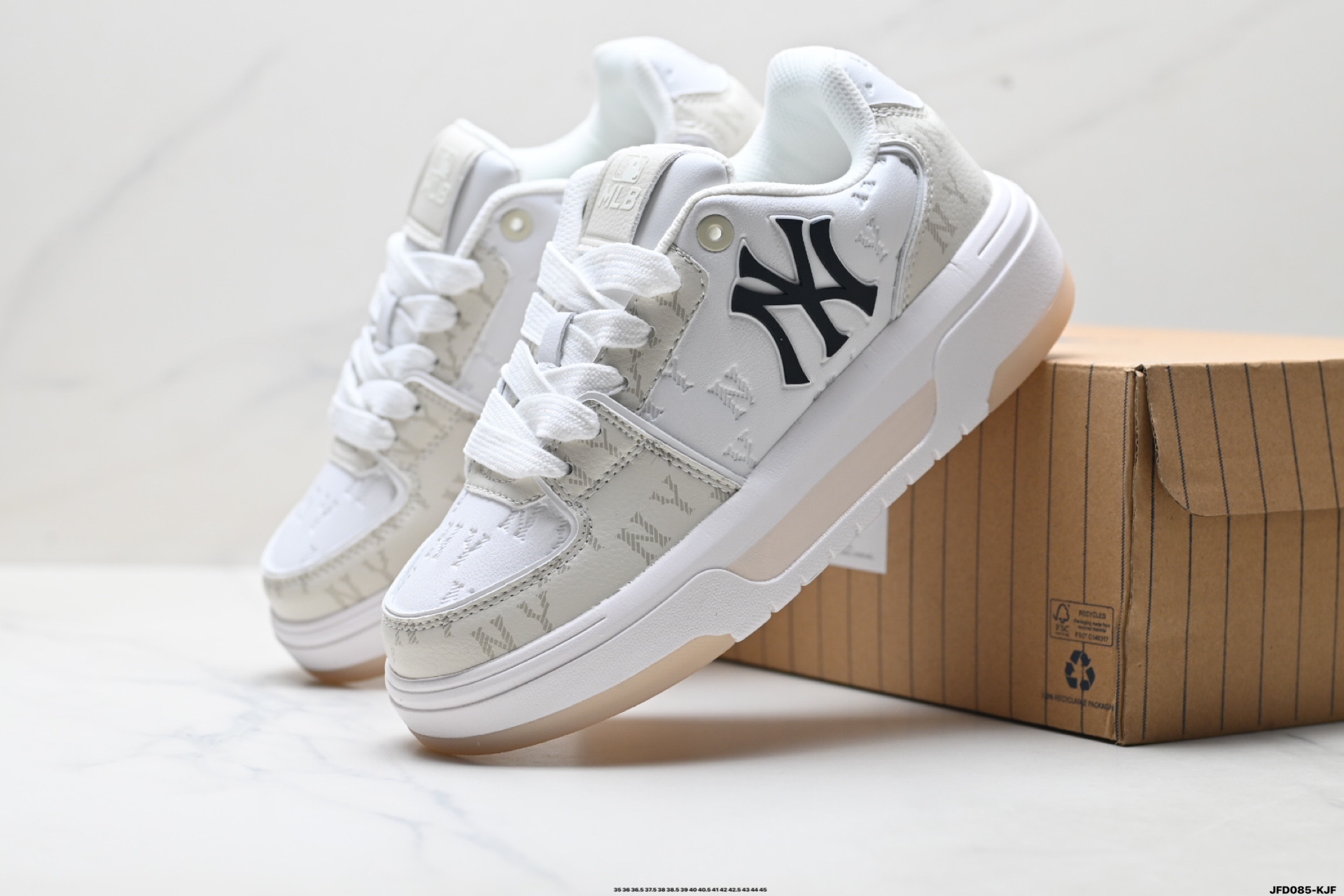 190 MLB 纽约洋基队 CHUNKY LINER EMBO MONOGRAM 印刻老花 时尚舒适 休闲运动 防滑耐磨增高 低帮 板鞋 3ASXM036N